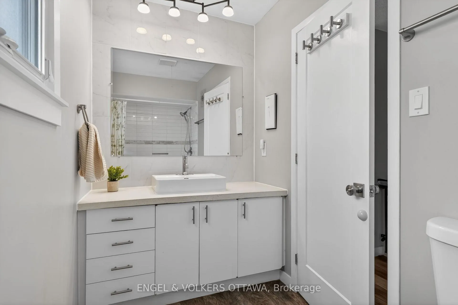 Photo 20 of 1358 Viking Drive, Ottawa, South Keys — HOMEH