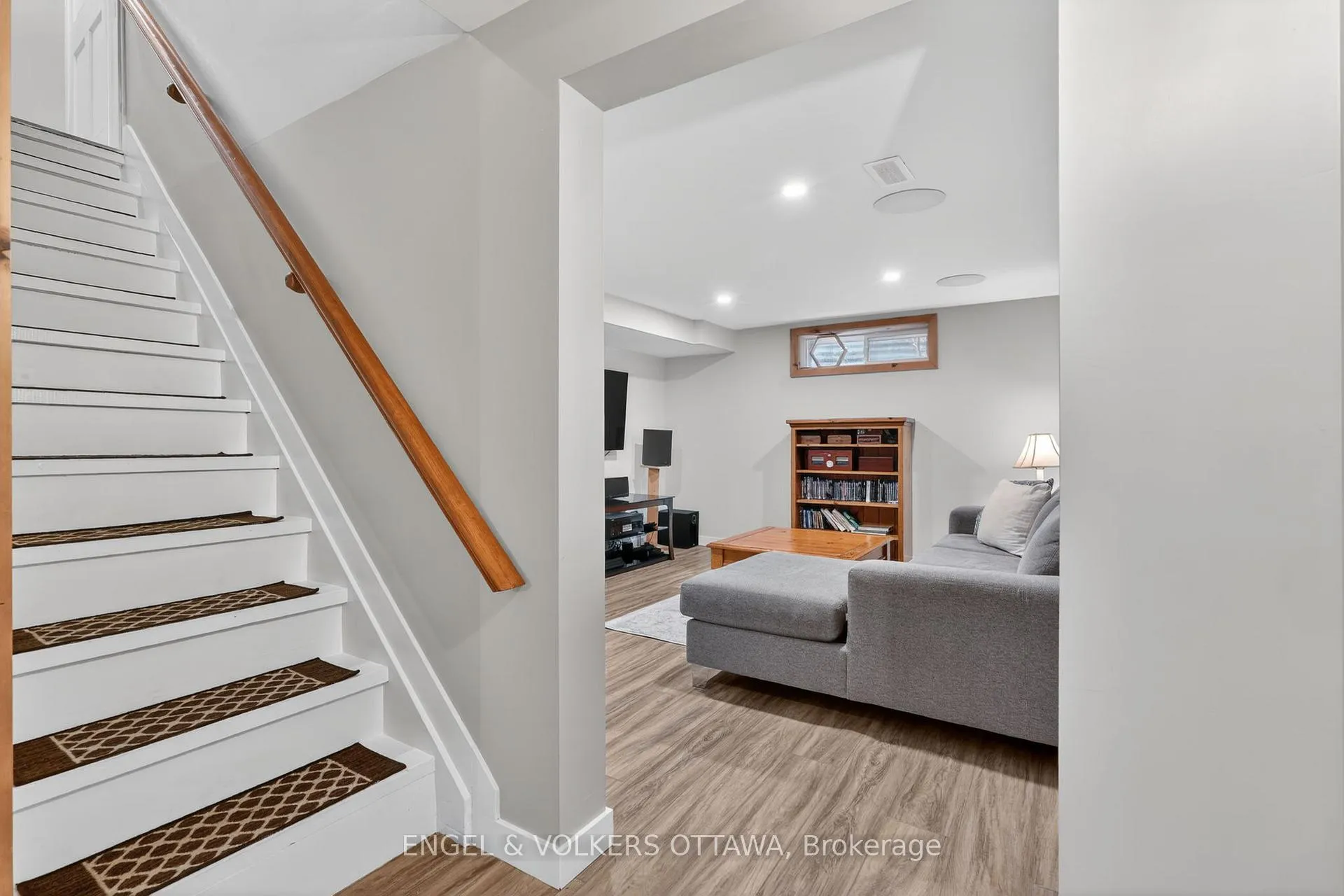 Photo 32 of 1358 Viking Drive, Ottawa, South Keys — HOMEH