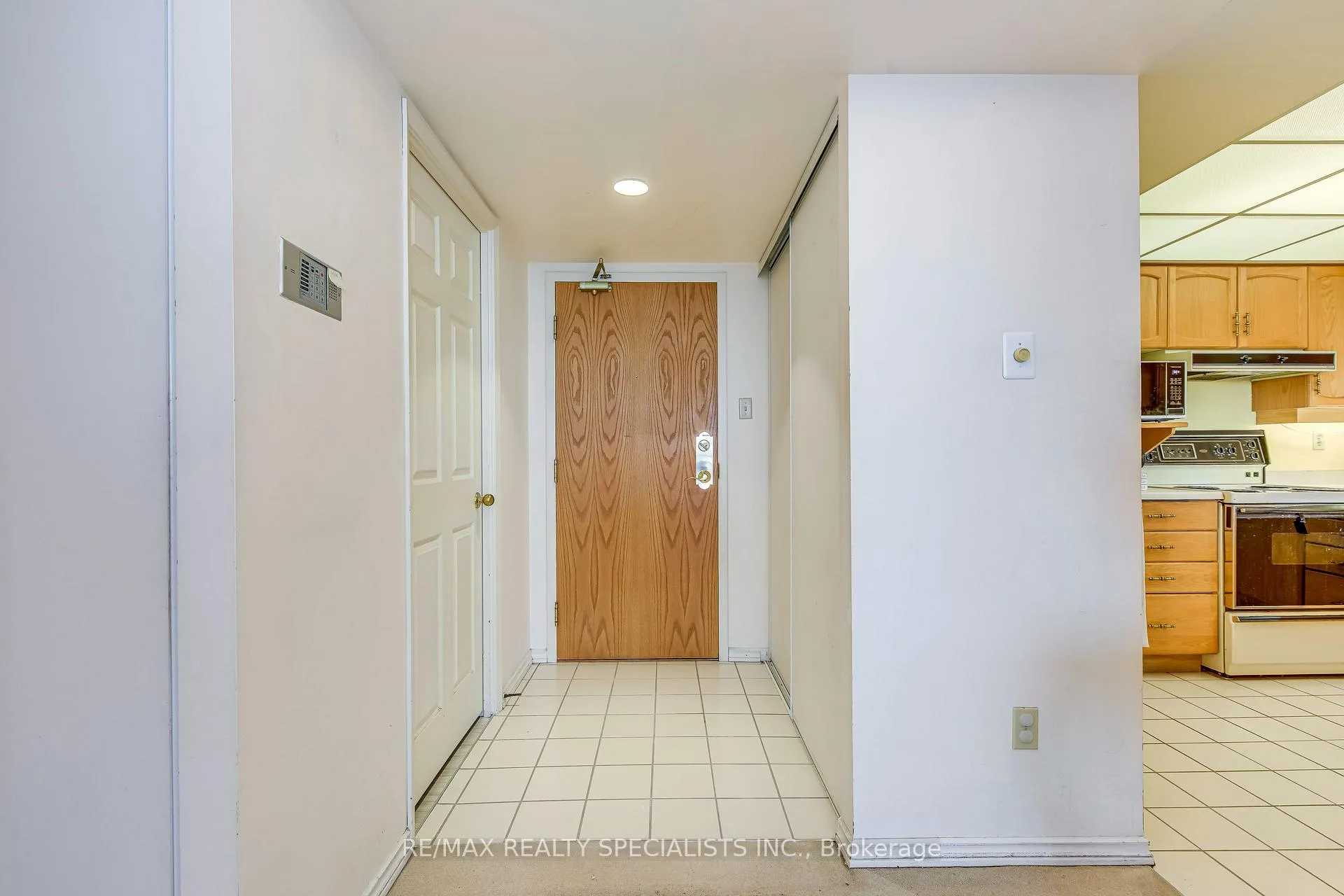 Photo 6 of Unit 1111, 320 Mill Street, Brampton, Brampton South — HOMEH