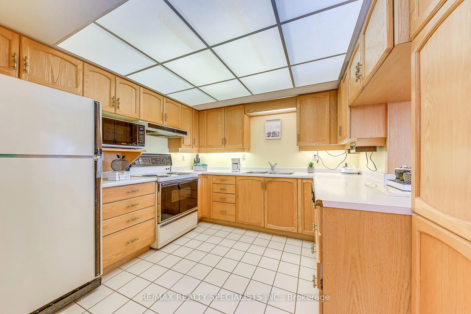 Photo 8 of Unit 1111, 320 Mill Street, Brampton, Brampton South — HOMEH