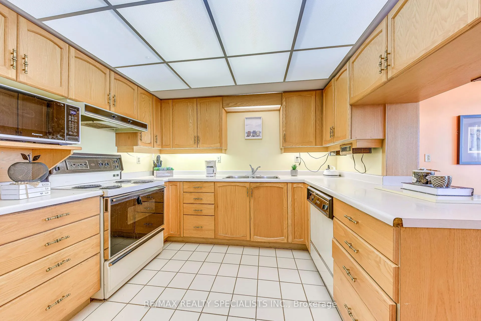 Photo 9 of Unit 1111, 320 Mill Street, Brampton, Brampton South — HOMEH