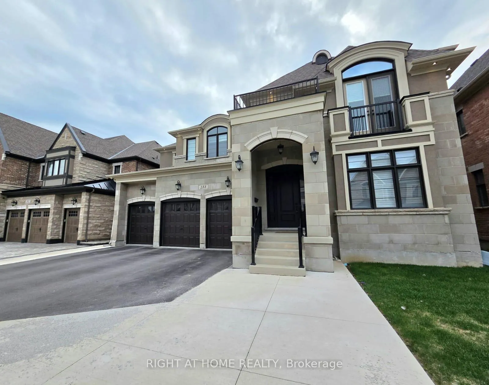 Photo 2 of 188 First Nations Trail, Vaughan, Kleinburg — HOMEH