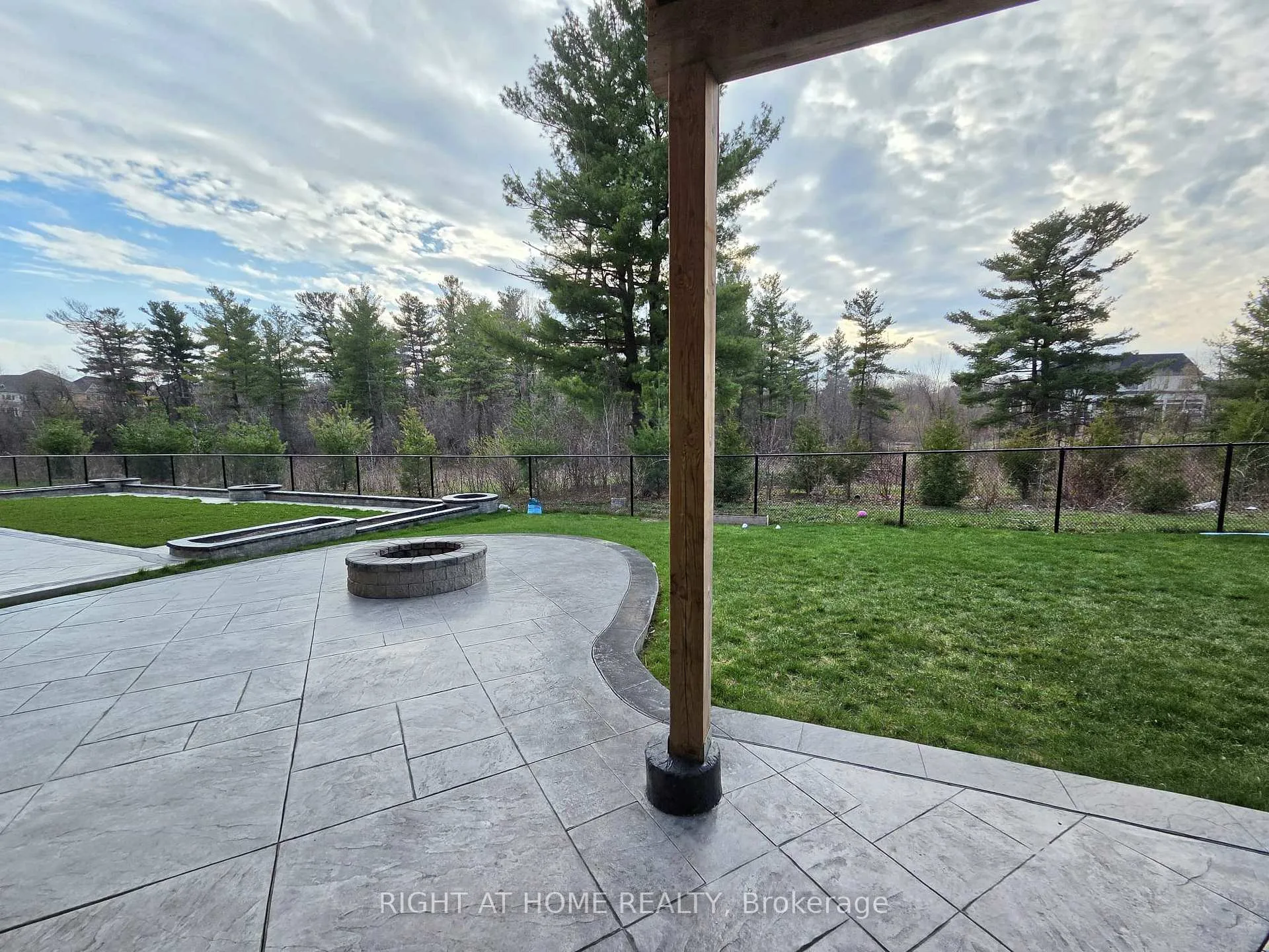 Photo 20 of 188 First Nations Trail, Vaughan, Kleinburg — HOMEH