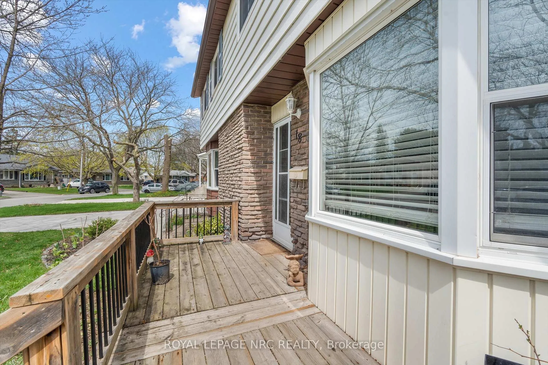 Photo 4 of 18 Lafayette Drive, St. Catharines, Lakeport — HOMEH