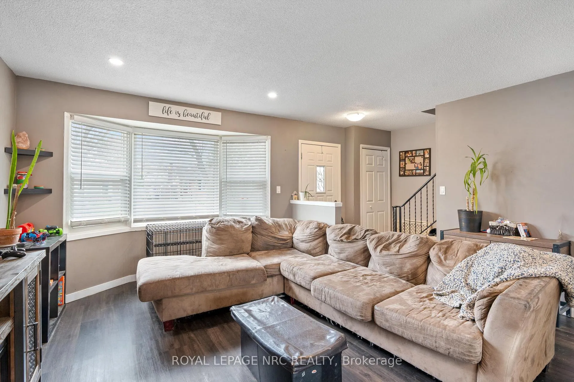 Photo 5 of 18 Lafayette Drive, St. Catharines, Lakeport — HOMEH
