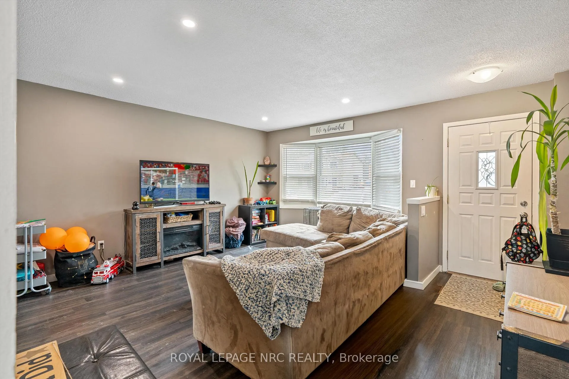 Photo 7 of 18 Lafayette Drive, St. Catharines, Lakeport — HOMEH