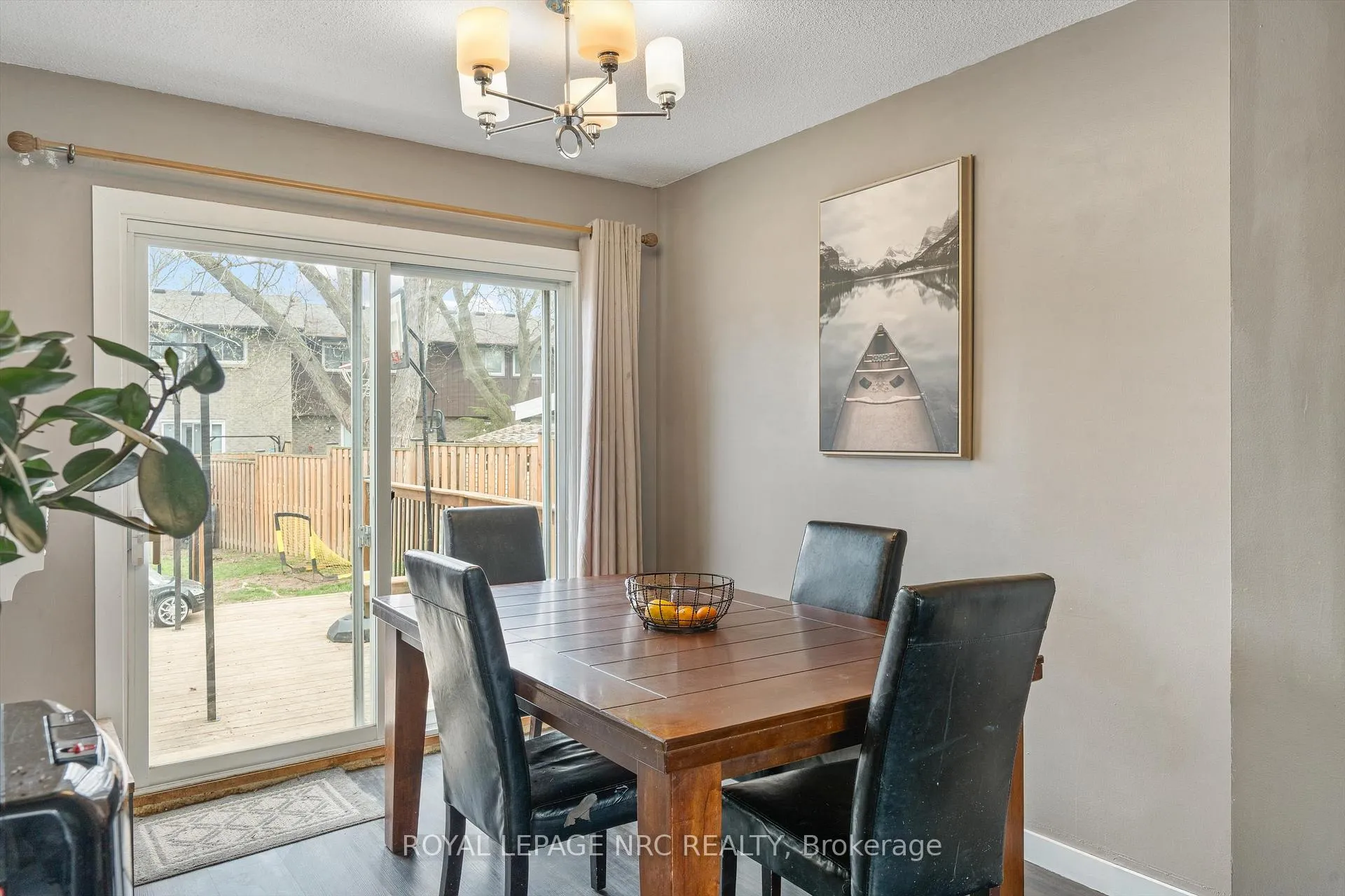 Photo 9 of 18 Lafayette Drive, St. Catharines, Lakeport — HOMEH