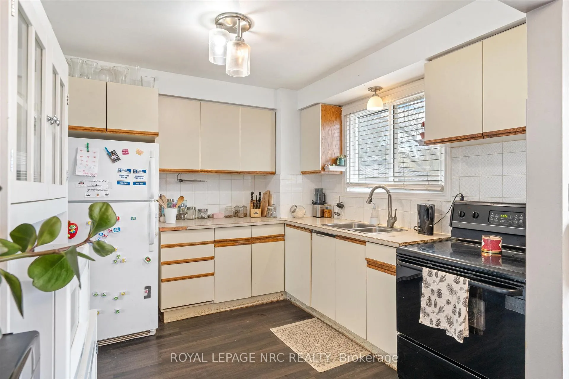 Photo 11 of 18 Lafayette Drive, St. Catharines, Lakeport — HOMEH