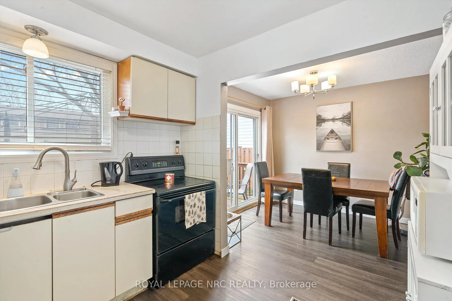 Photo 12 of 18 Lafayette Drive, St. Catharines, Lakeport — HOMEH
