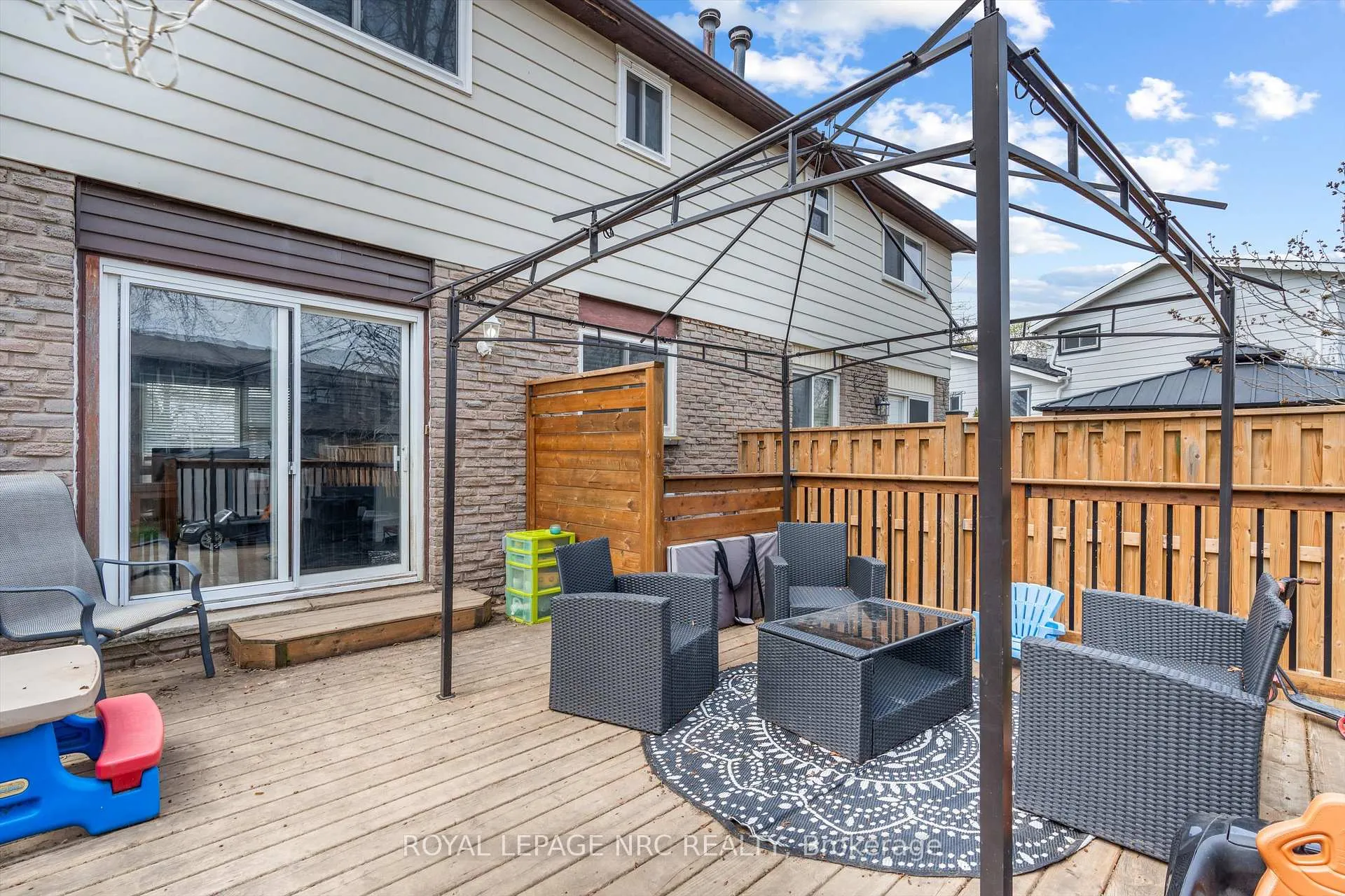 Photo 25 of 18 Lafayette Drive, St. Catharines, Lakeport — HOMEH