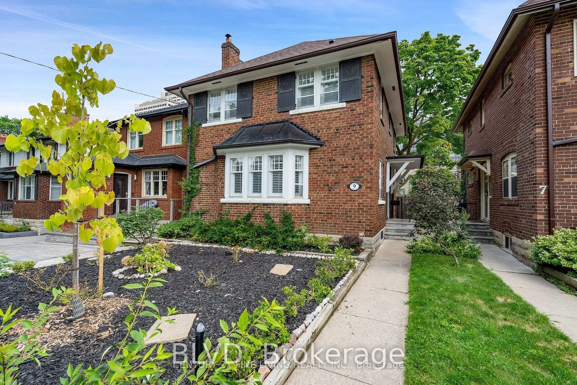 Photo 1 of 9 Maxwell Avenue, Toronto, Yonge-Eglinton — HOMEH