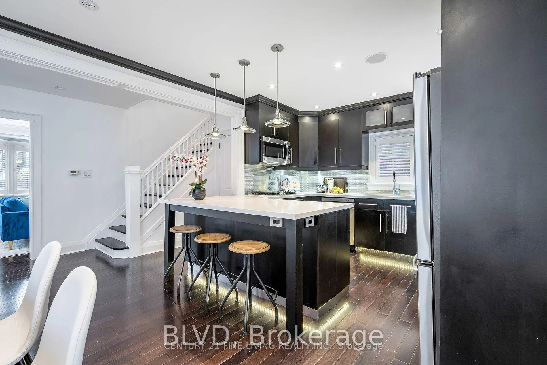 Photo 7 of 9 Maxwell Avenue, Toronto, Yonge-Eglinton — HOMEH