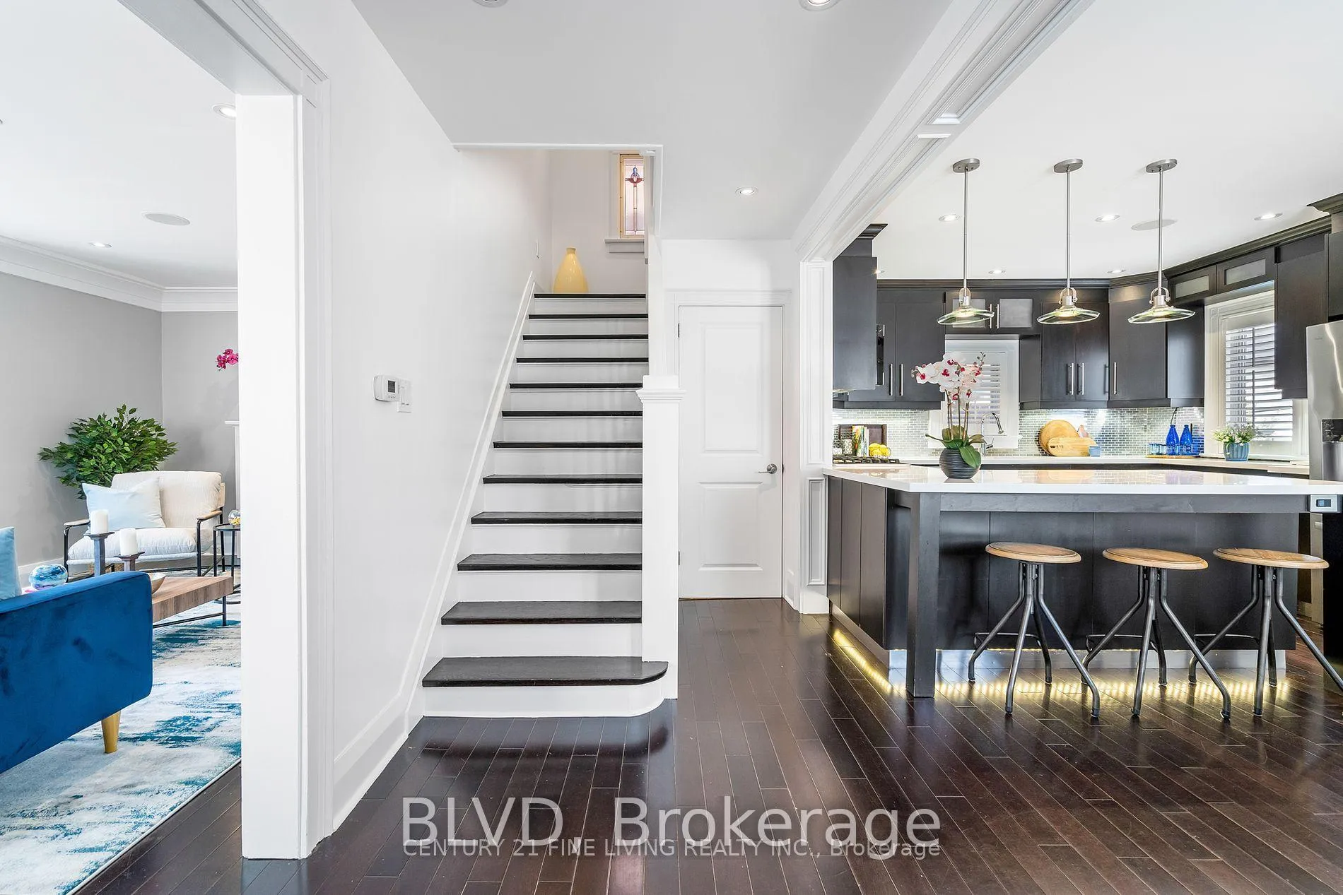 Photo 8 of 9 Maxwell Avenue, Toronto, Yonge-Eglinton — HOMEH