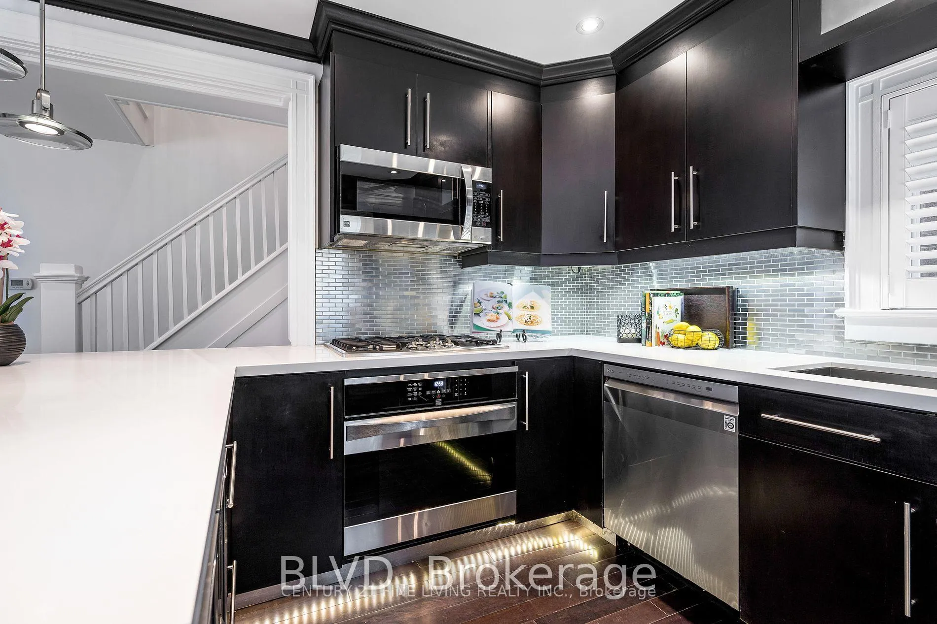 Photo 9 of 9 Maxwell Avenue, Toronto, Yonge-Eglinton — HOMEH