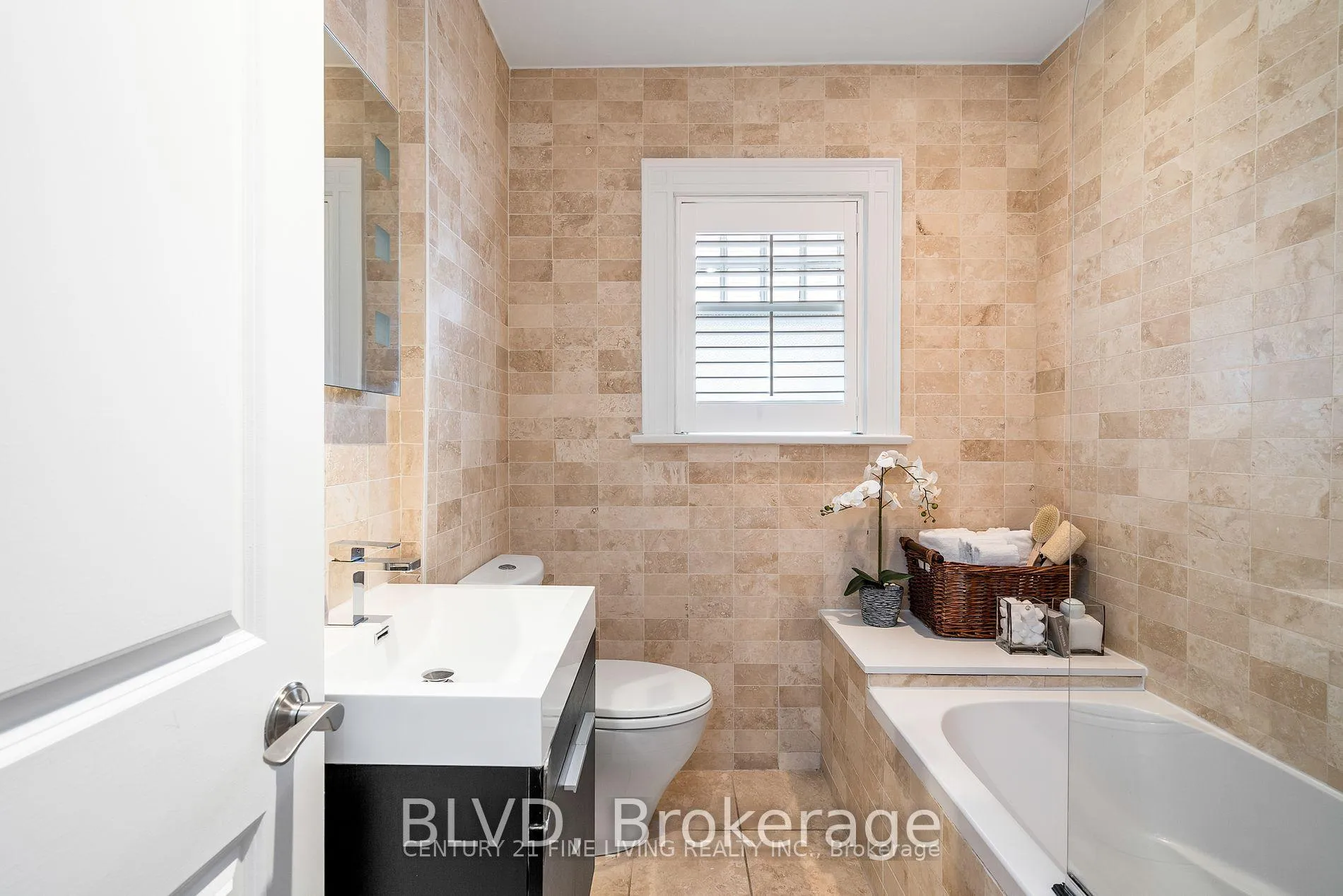 Photo 10 of 9 Maxwell Avenue, Toronto, Yonge-Eglinton — HOMEH