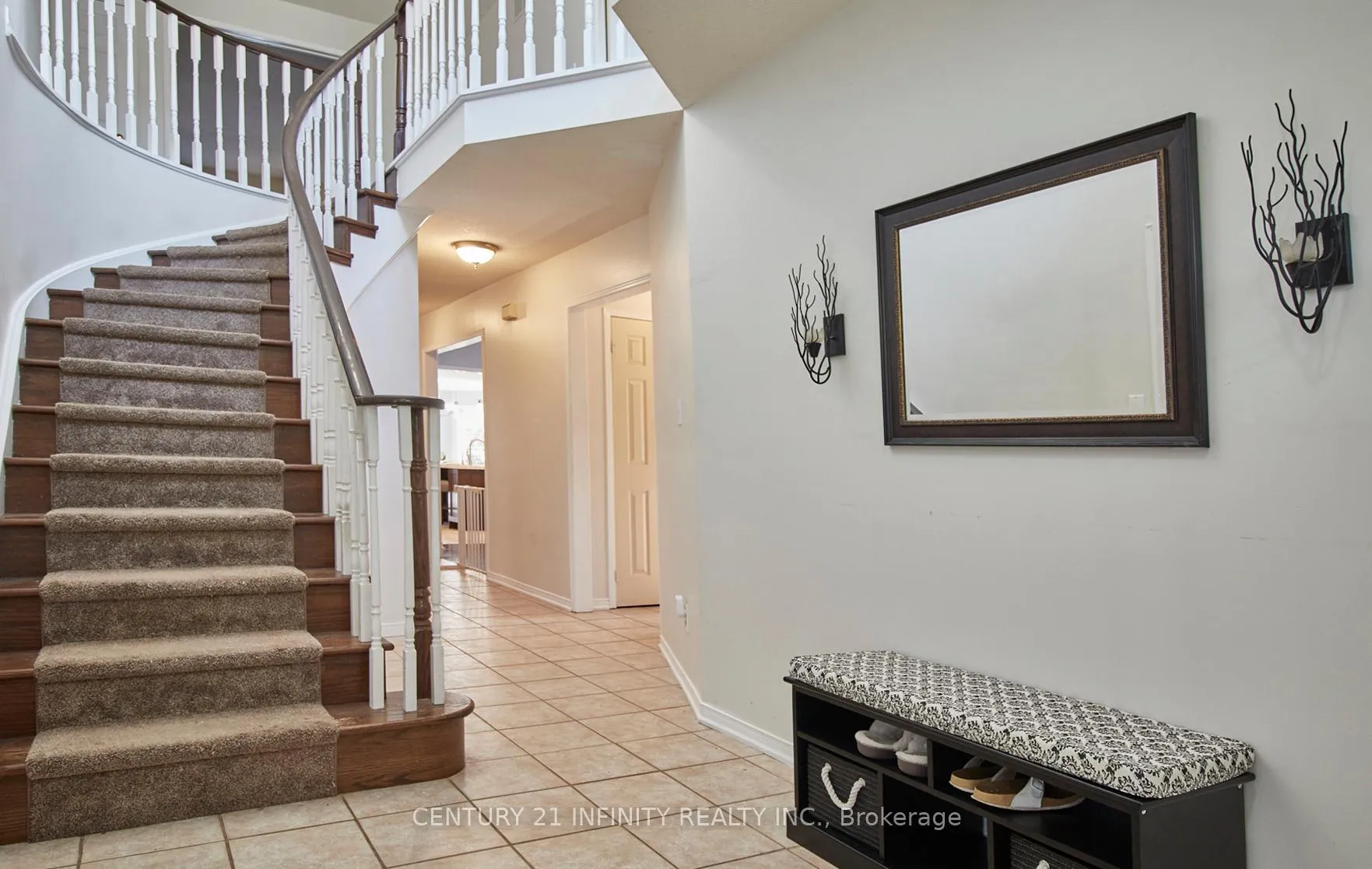 Photo 3 of 15 Lofthouse Drive, Whitby, Rolling Acres — HOMEH