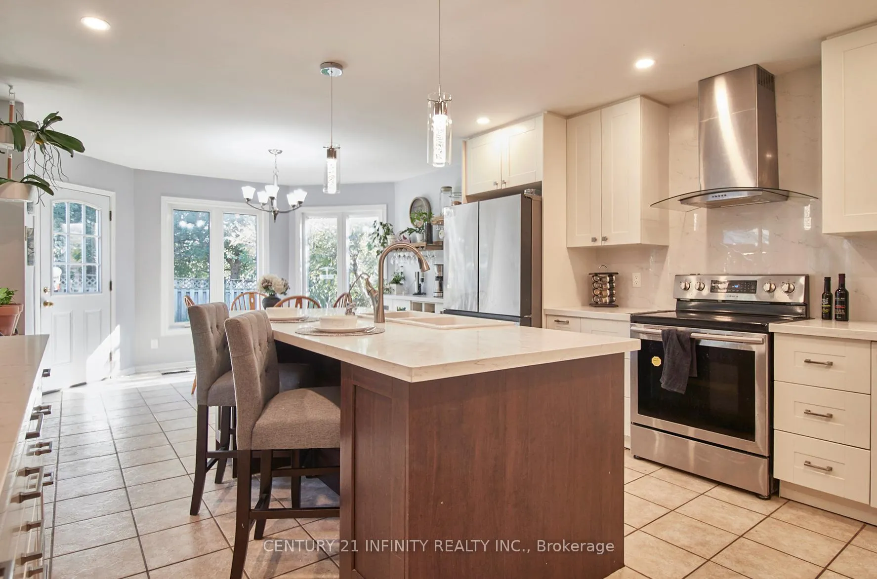 Photo 5 of 15 Lofthouse Drive, Whitby, Rolling Acres — HOMEH