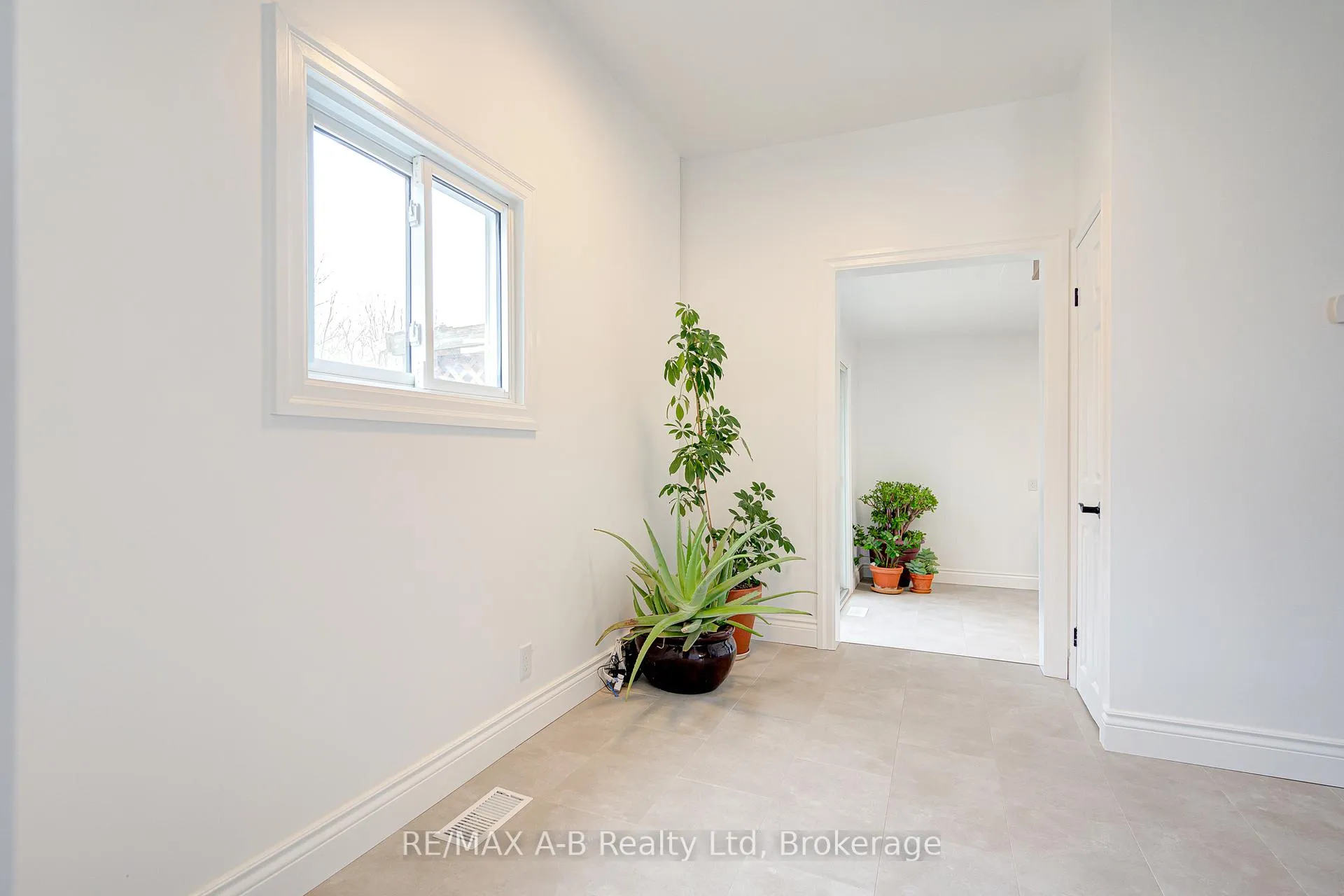 Photo 19 of 234 Nelson Street, Stratford — HOMEH