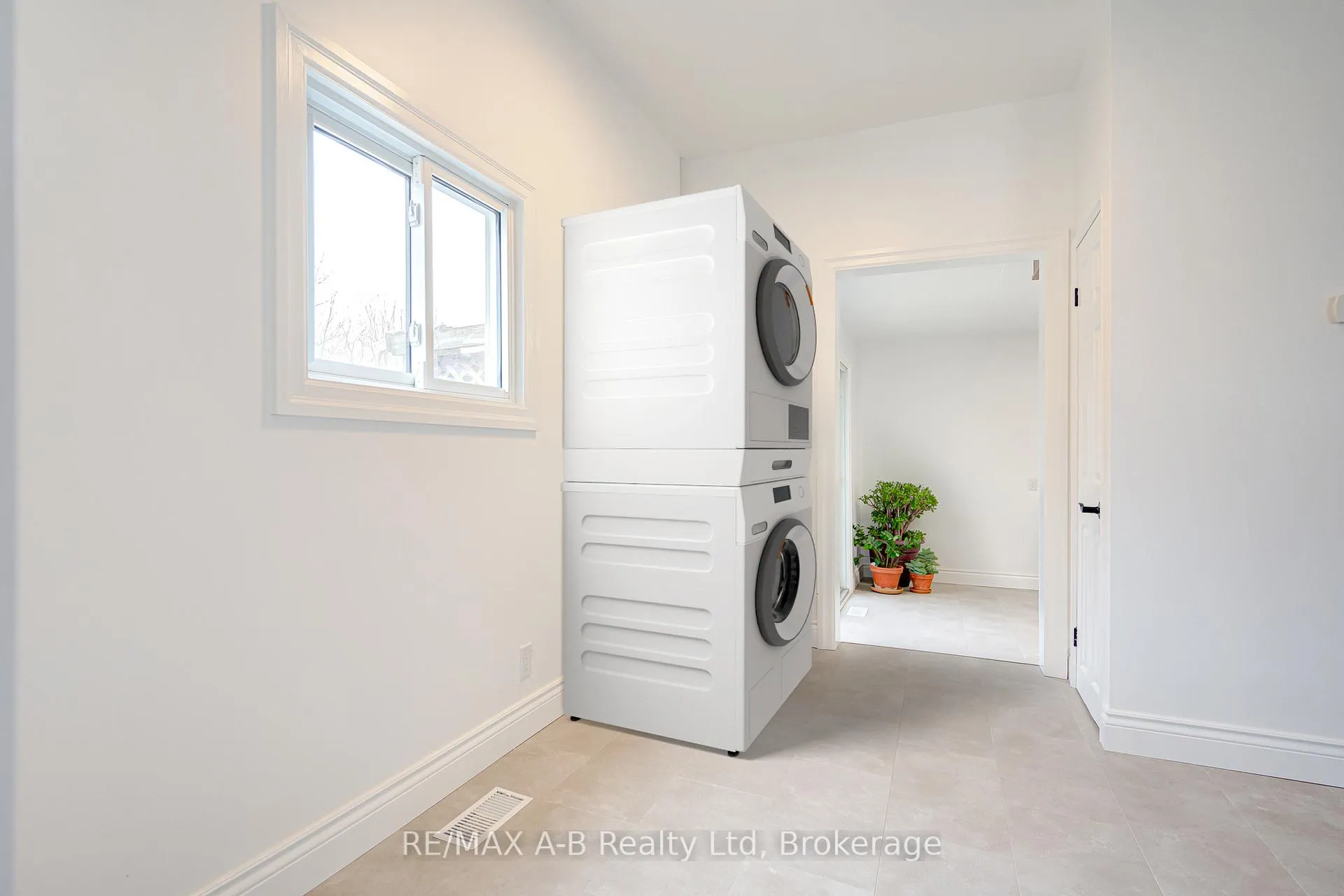 Photo 20 of 234 Nelson Street, Stratford — HOMEH