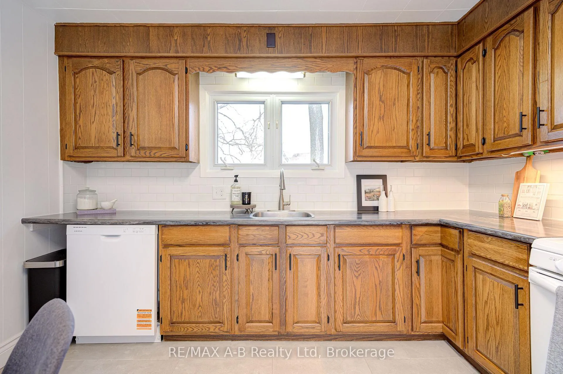 Photo 25 of 234 Nelson Street, Stratford — HOMEH