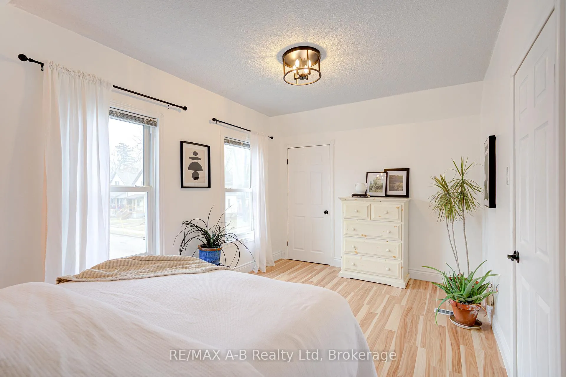 Photo 30 of 234 Nelson Street, Stratford — HOMEH