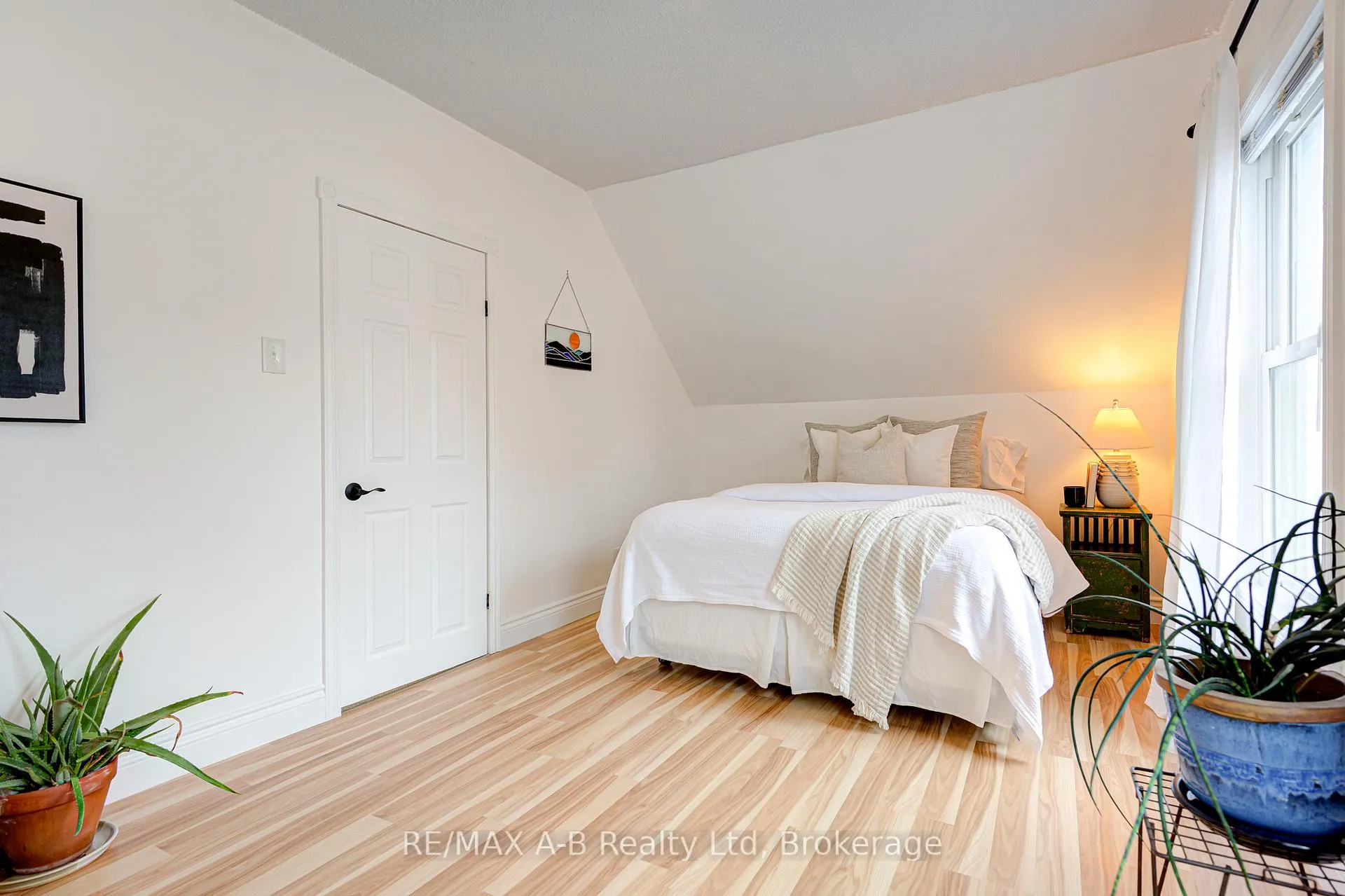Photo 31 of 234 Nelson Street, Stratford — HOMEH