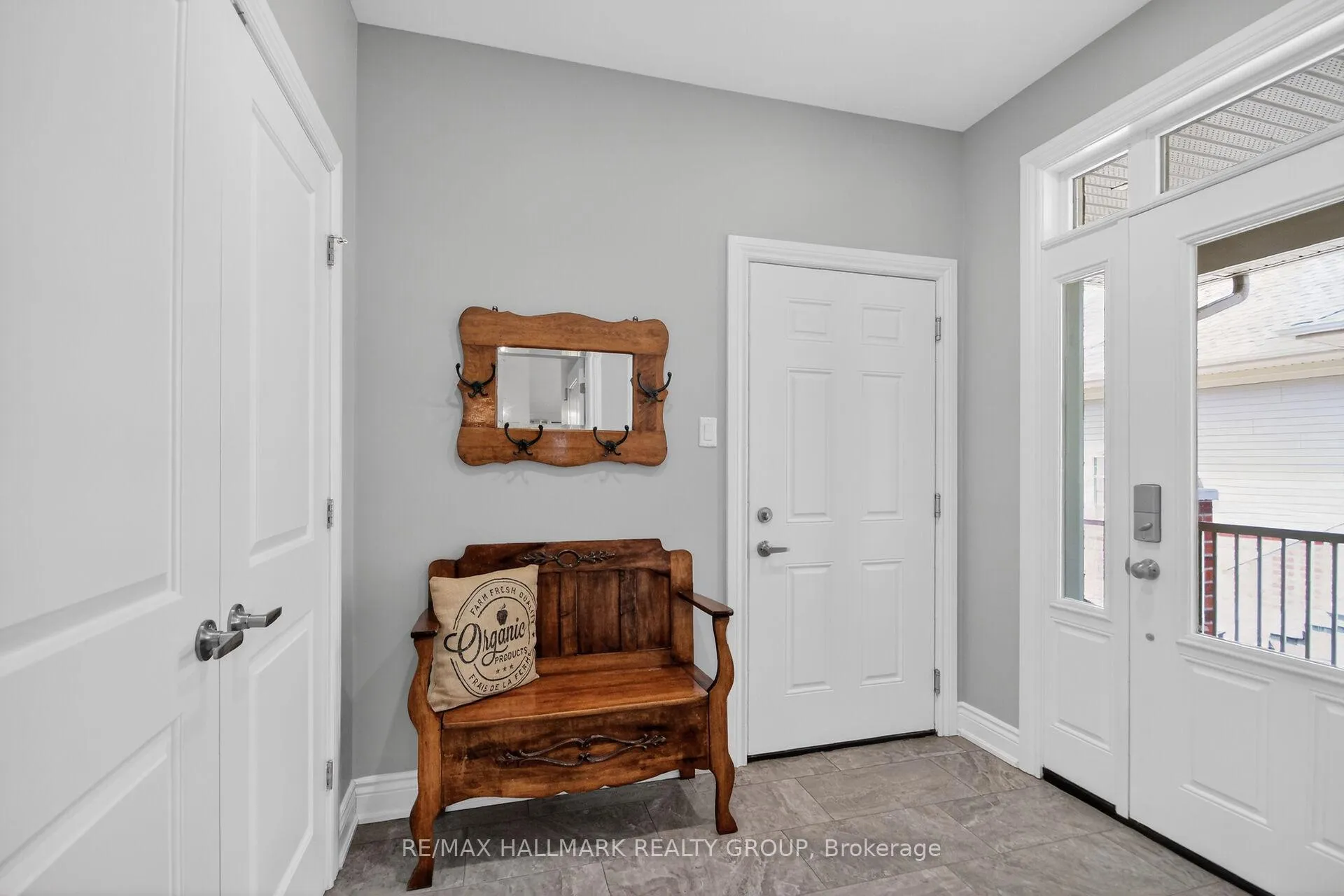 Photo 5 of 131 Rivington Street, Ottawa, Carp — HOMEH