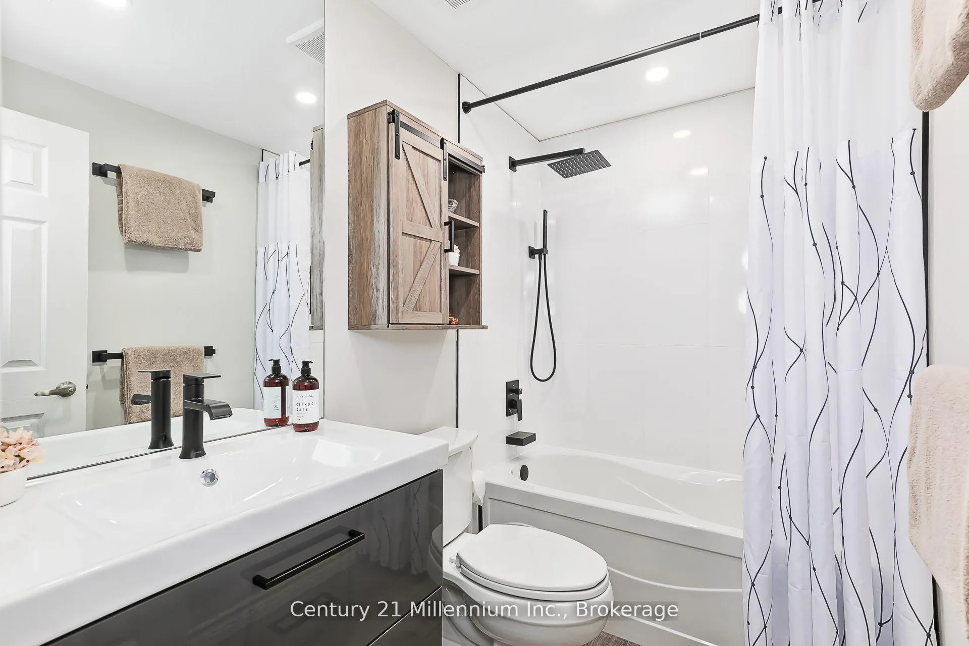 Photo 24 of 14 Thomas Drive, Collingwood — HOMEH