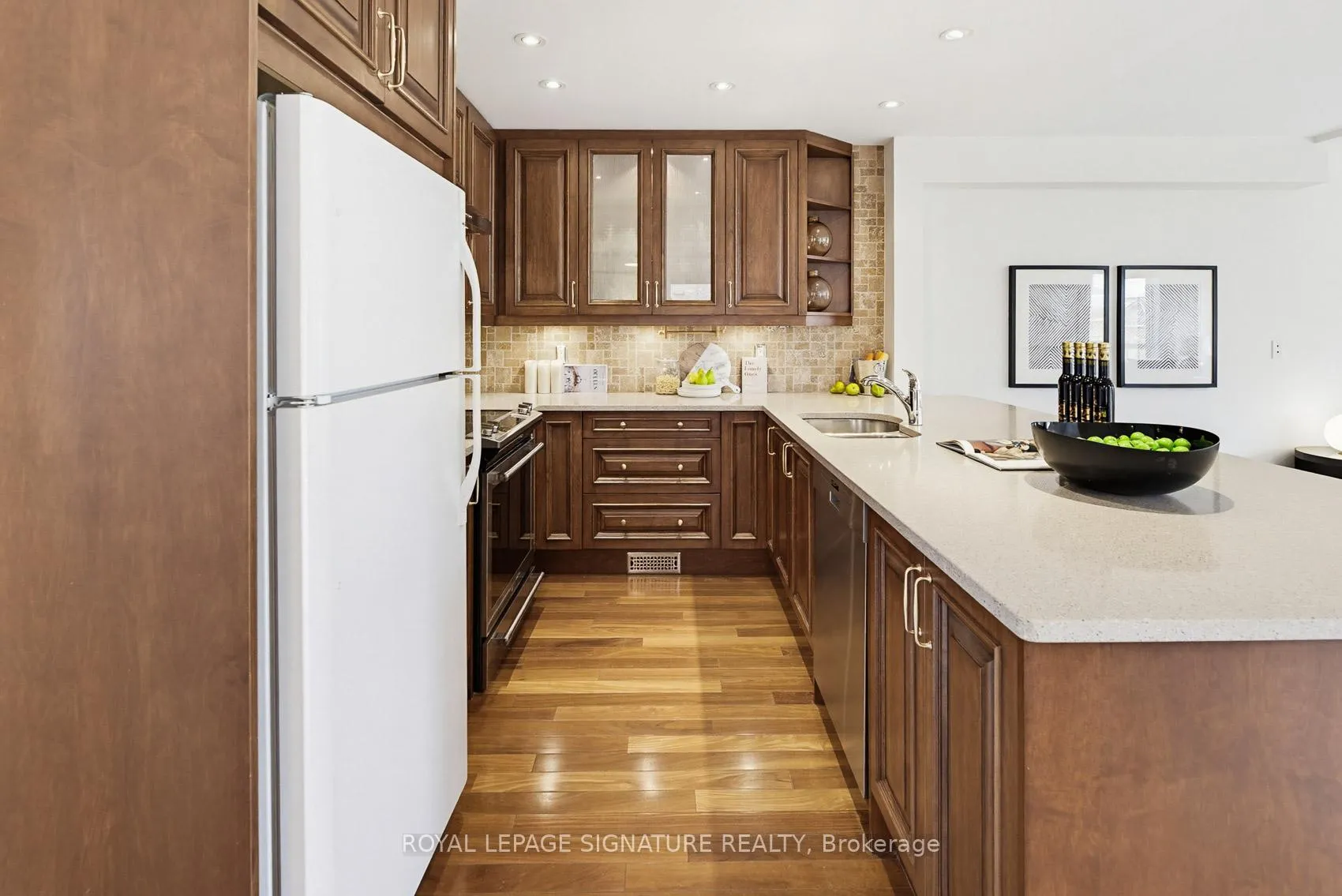 Photo 12 of 465 Pondview Place, Oakville, Wedgewood Creek — HOMEH