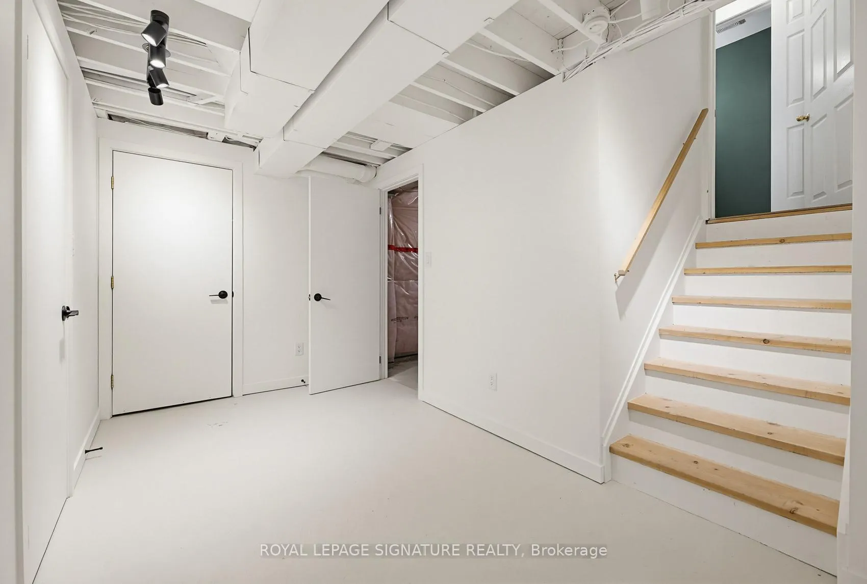 Photo 39 of 465 Pondview Place, Oakville, Wedgewood Creek — HOMEH