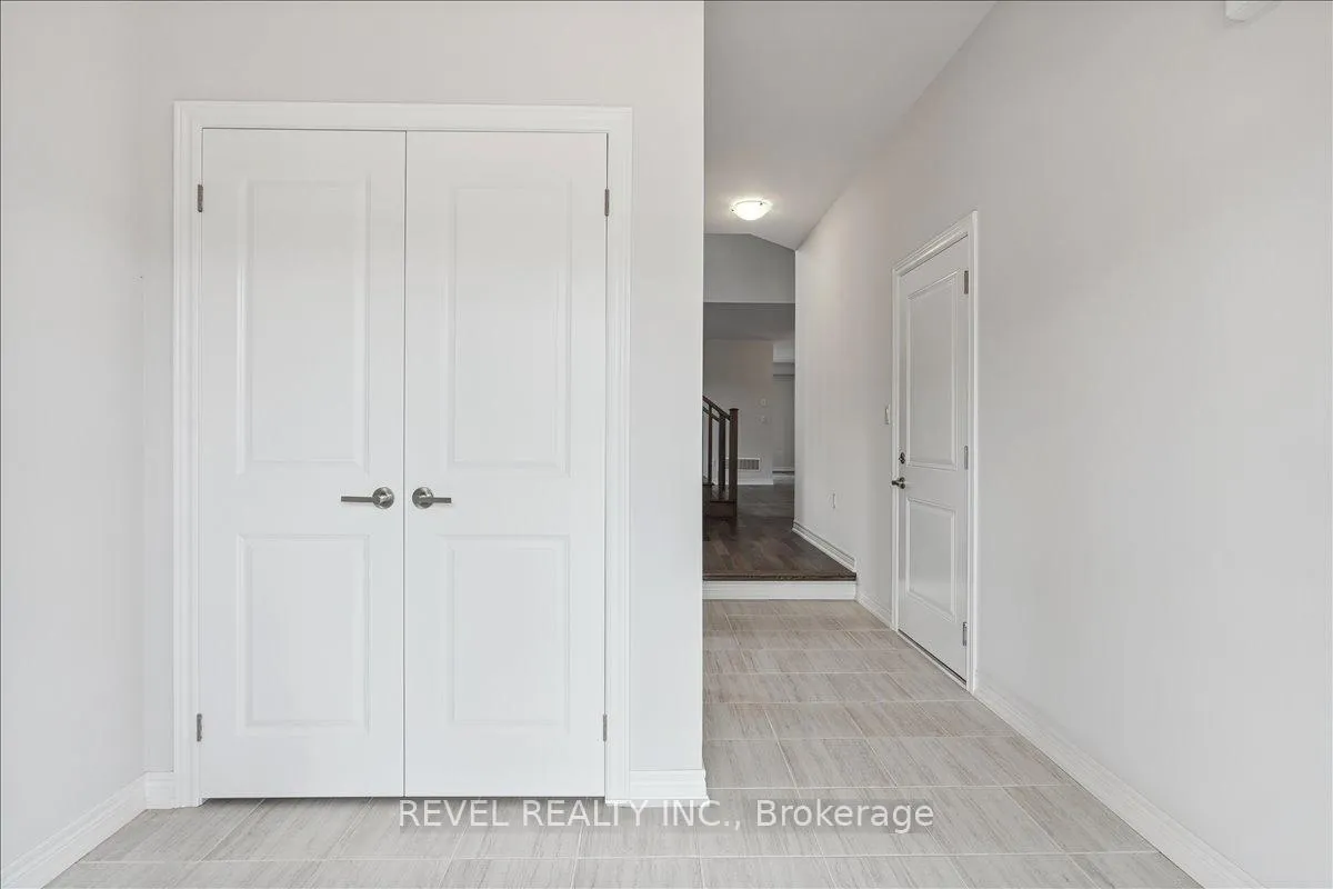 Photo 3 of 120 Starfire Crescent, Hamilton, Fruitland — HOMEH