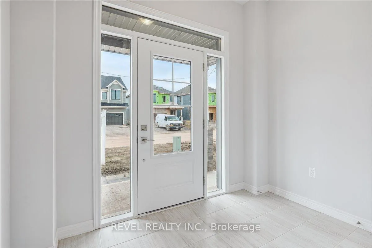 Photo 4 of 120 Starfire Crescent, Hamilton, Fruitland — HOMEH