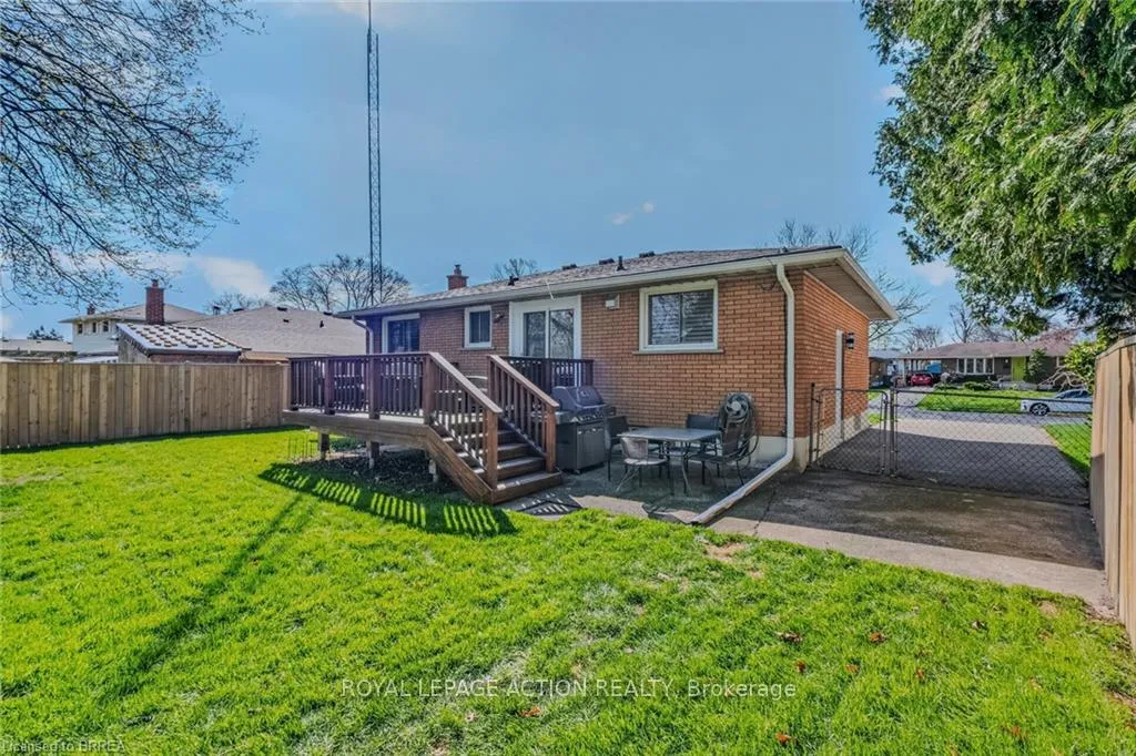 Photo 8 of 27 Allanton Boulevard, Brantford — HOMEH