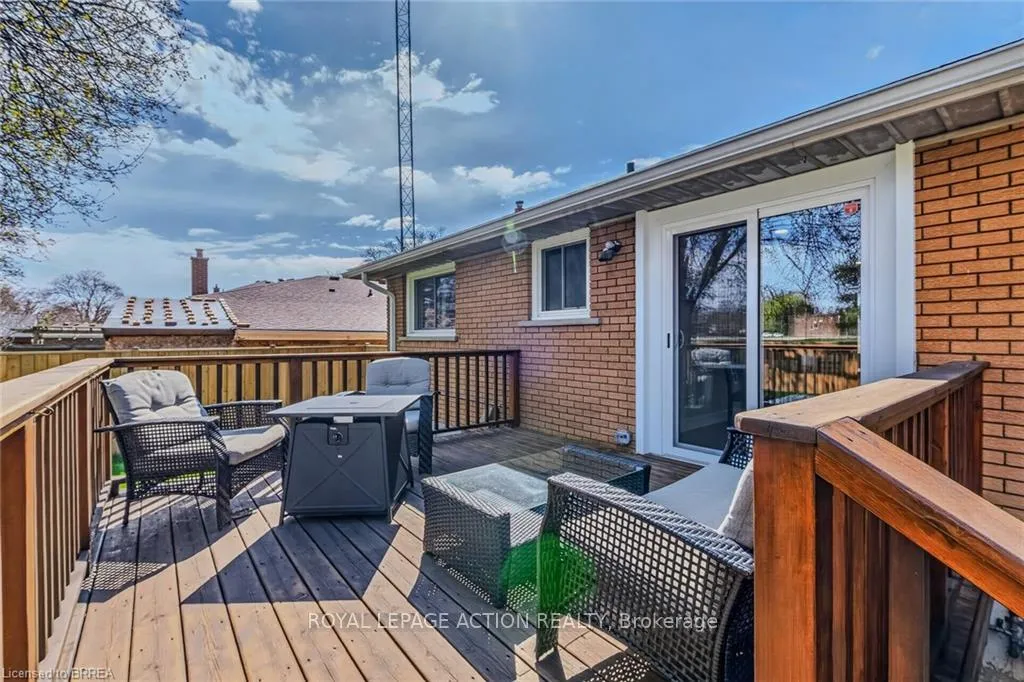 Photo 10 of 27 Allanton Boulevard, Brantford — HOMEH