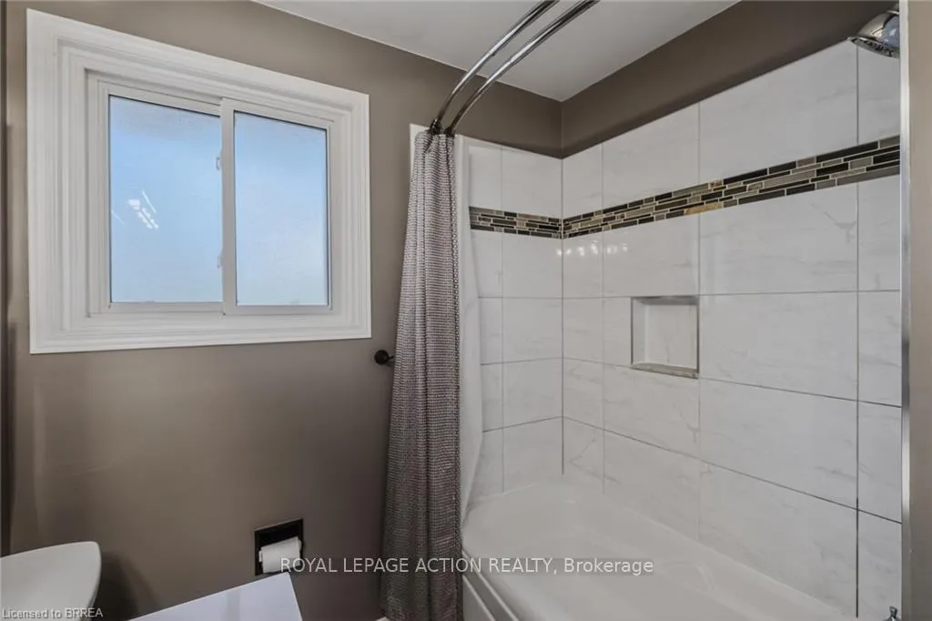 Photo 31 of 27 Allanton Boulevard, Brantford — HOMEH