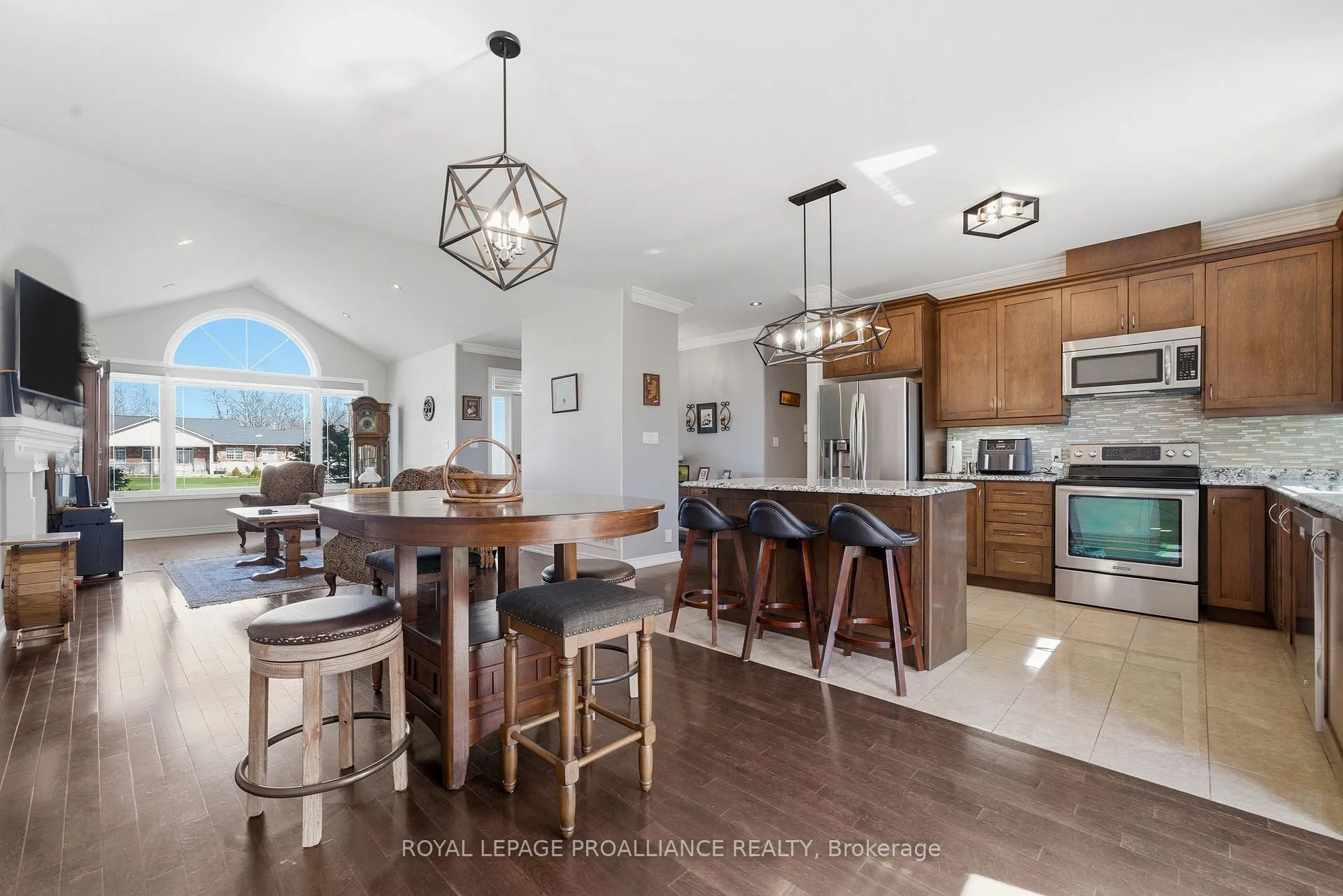 Photo 12 of 4 Bayswater Road, Quinte West, Sidney Ward — HOMEH