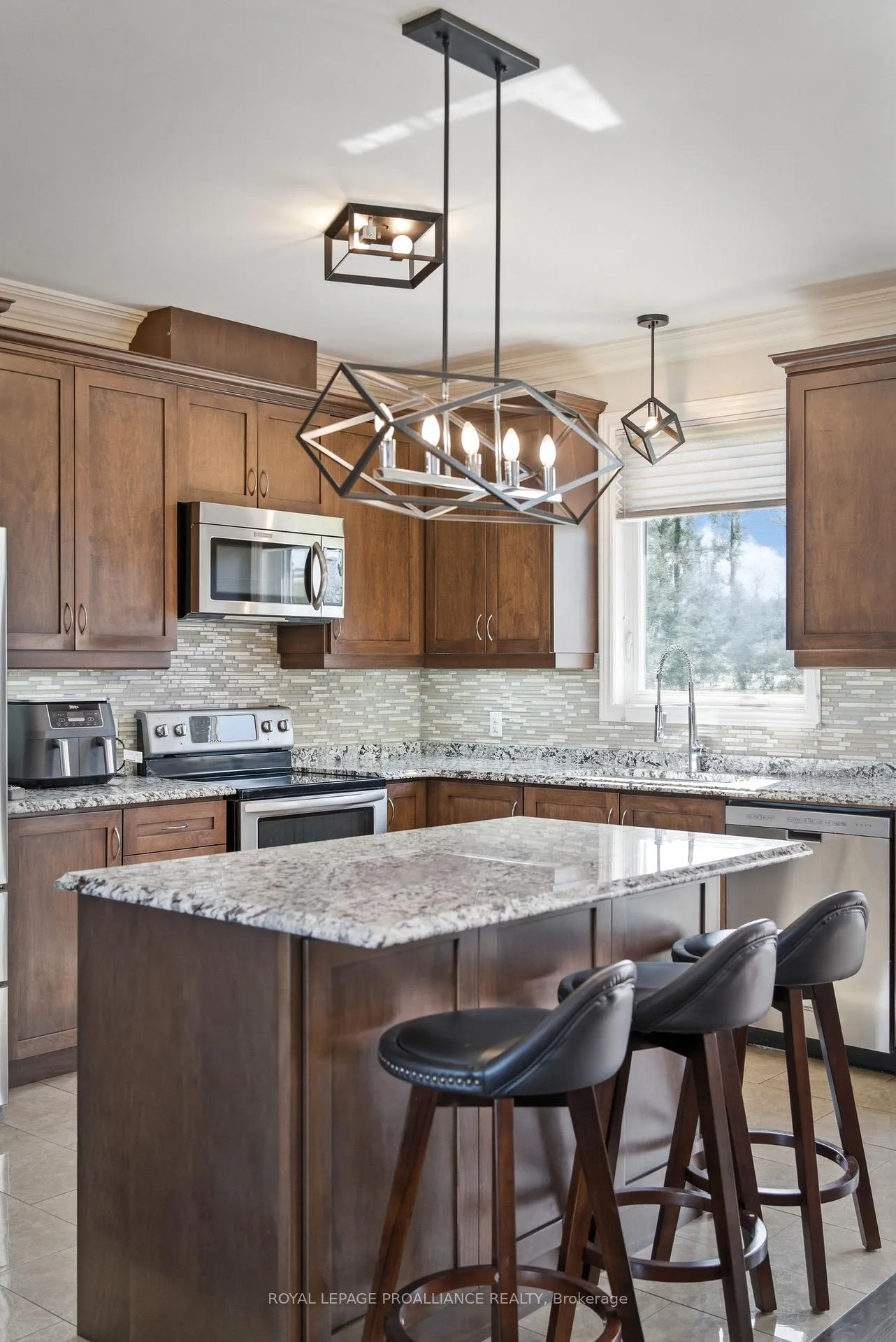 Photo 17 of 4 Bayswater Road, Quinte West, Sidney Ward — HOMEH