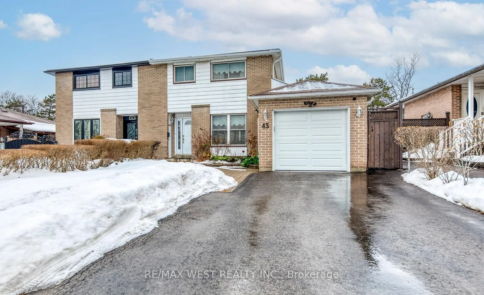 Photo 2 of 43 Flamingo Crescent, Brampton, Southgate — HOMEH