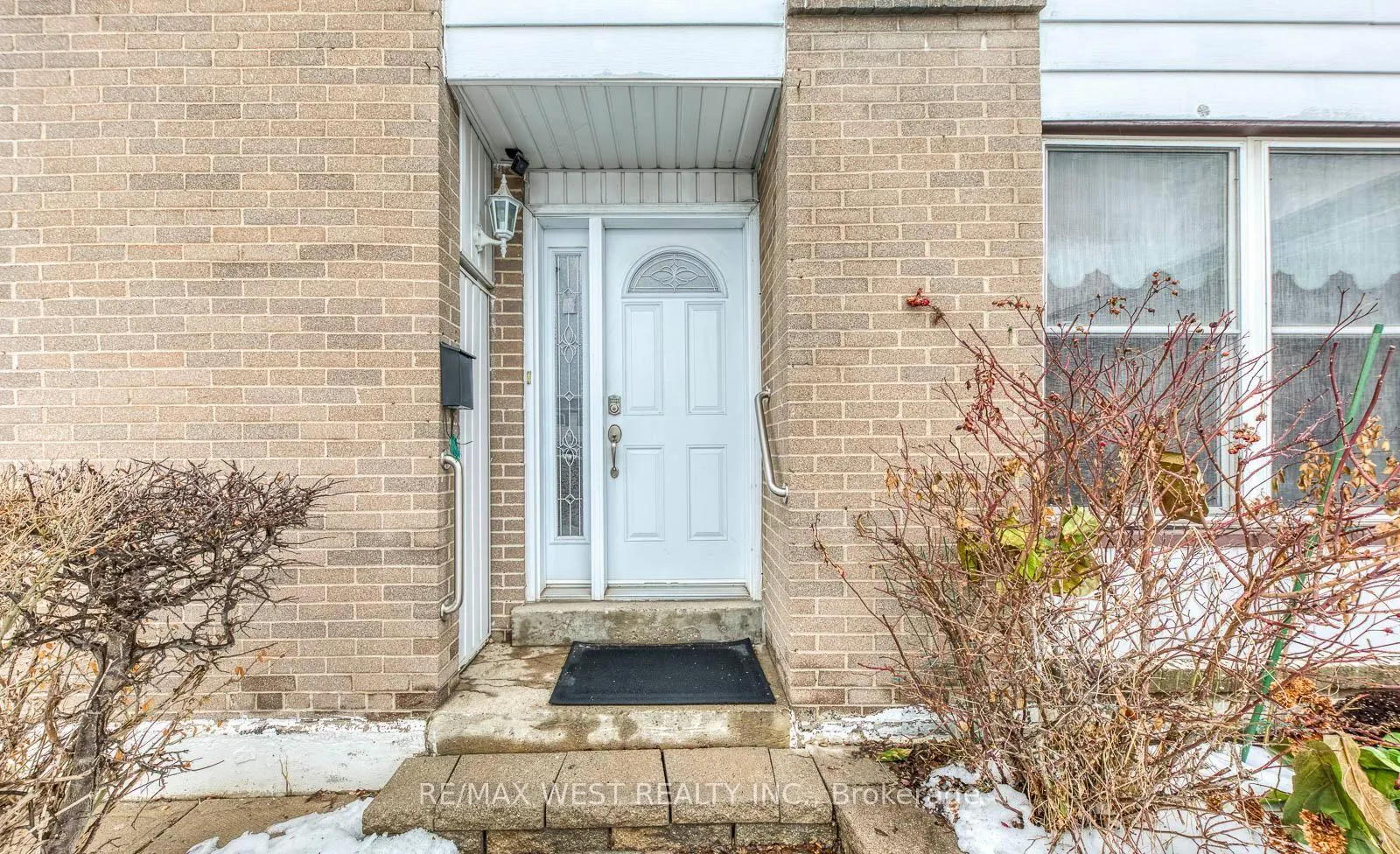 Photo 3 of 43 Flamingo Crescent, Brampton, Southgate — HOMEH