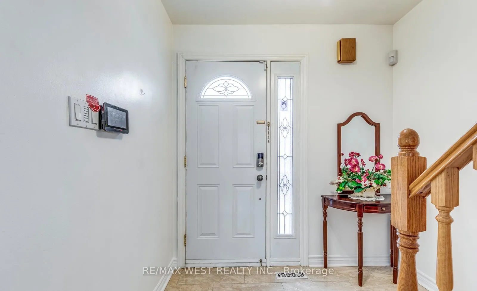 Photo 4 of 43 Flamingo Crescent, Brampton, Southgate — HOMEH