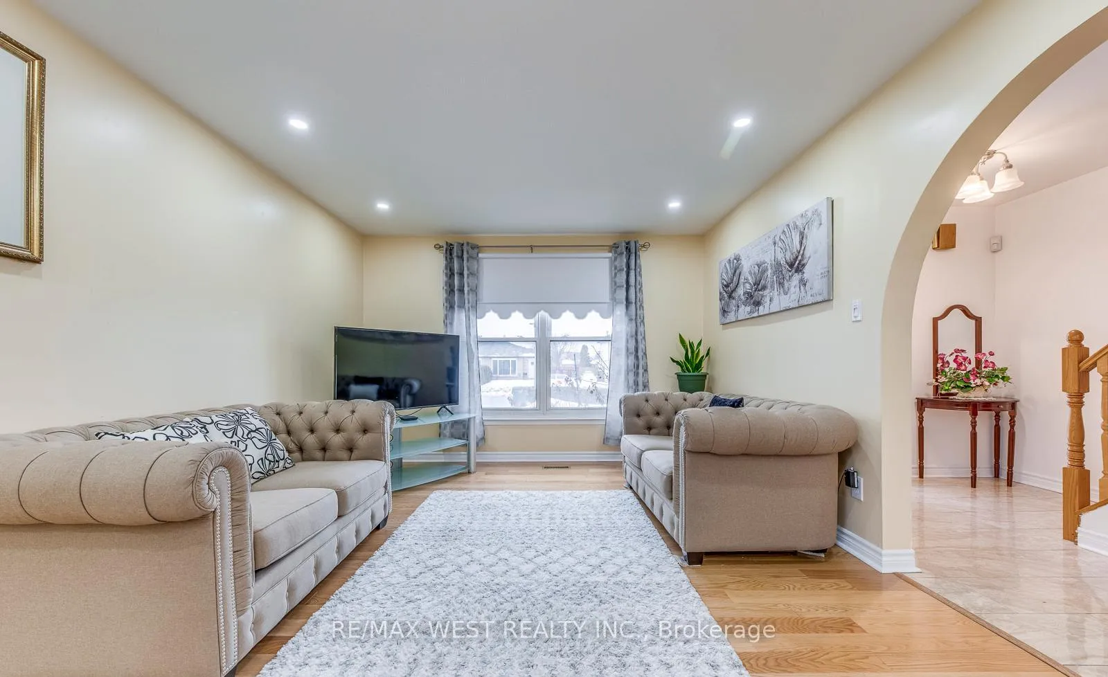 Photo 5 of 43 Flamingo Crescent, Brampton, Southgate — HOMEH