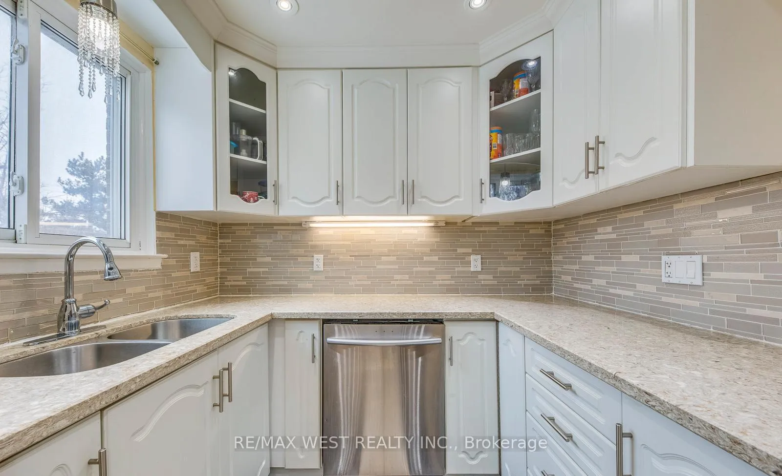 Photo 15 of 43 Flamingo Crescent, Brampton, Southgate — HOMEH