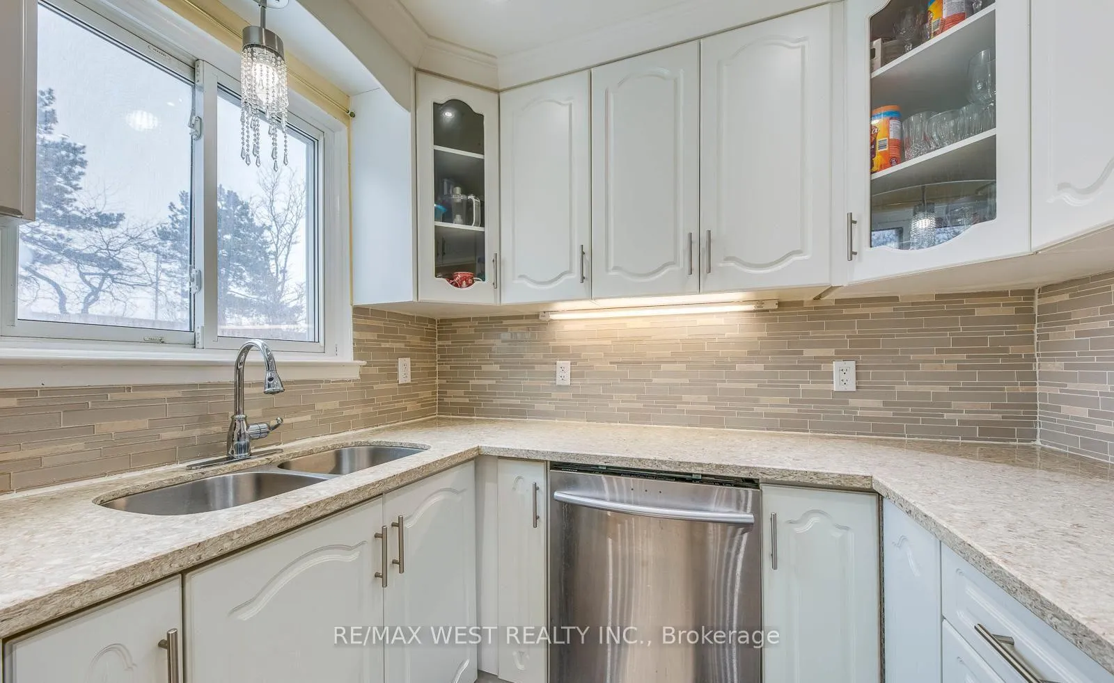 Photo 16 of 43 Flamingo Crescent, Brampton, Southgate — HOMEH