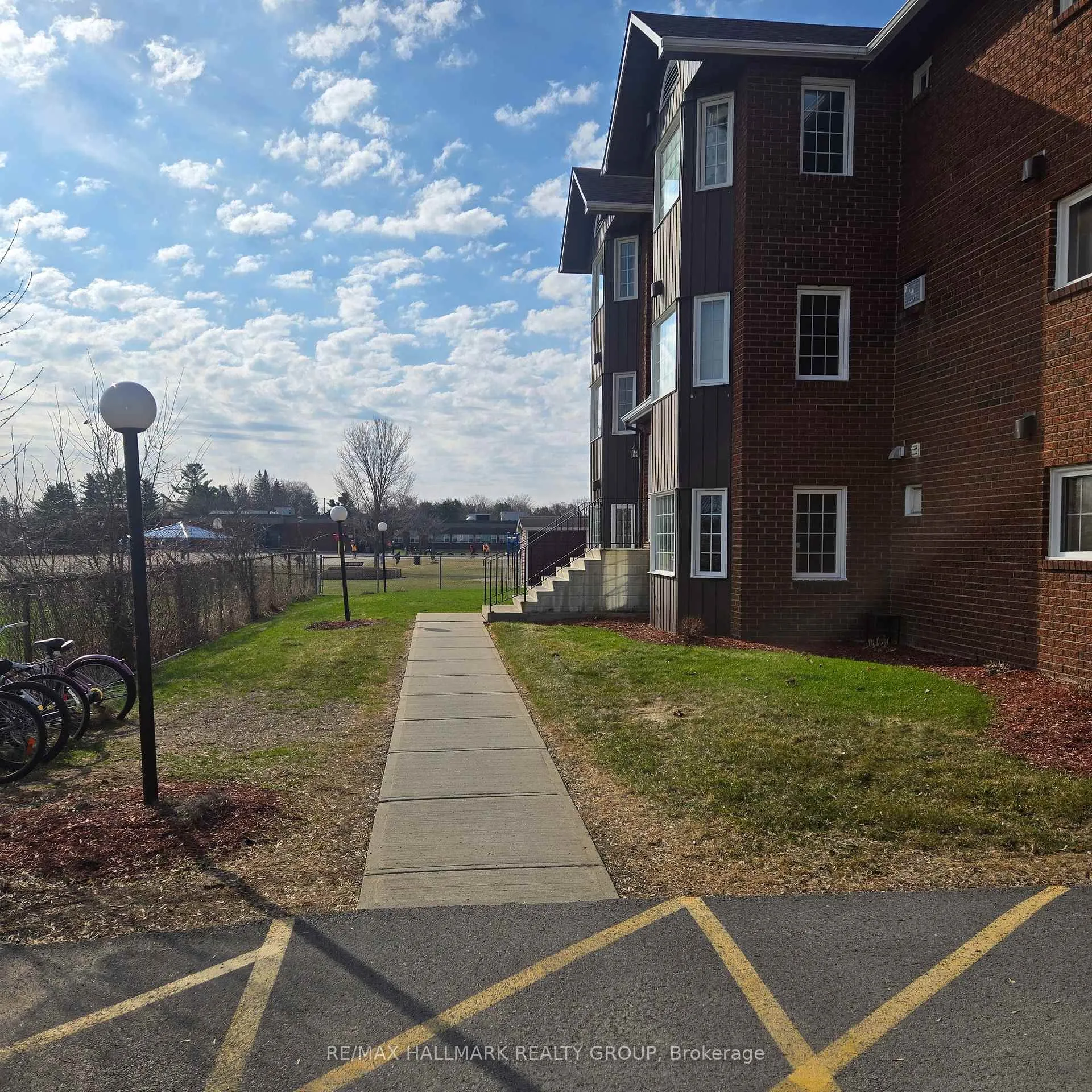 Photo 4 of Unit 1B, 89 edey Street W, Arnprior — HOMEH