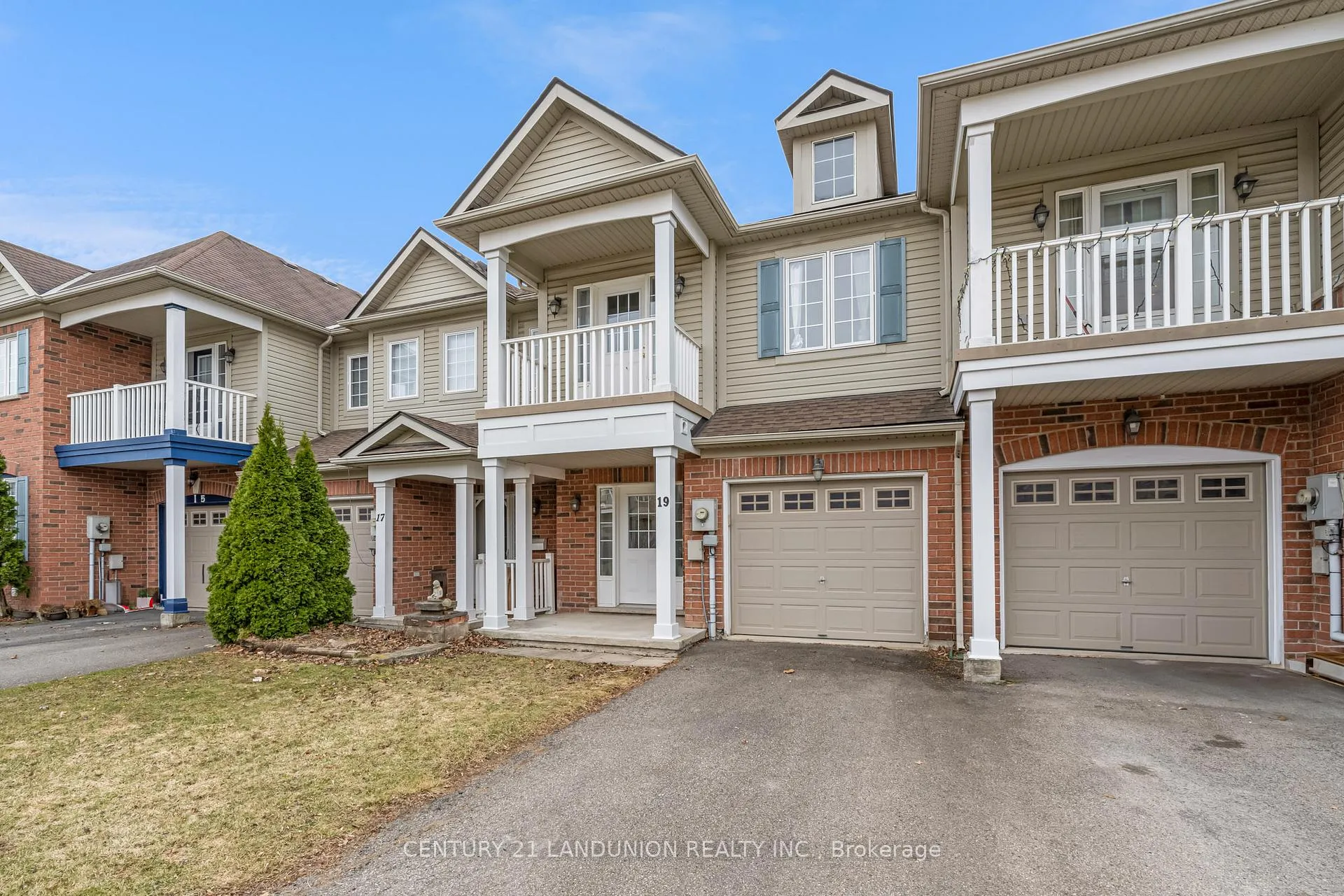 Photo 2 of 19 Chloe Street, St. Catharines, E. Chester — HOMEH