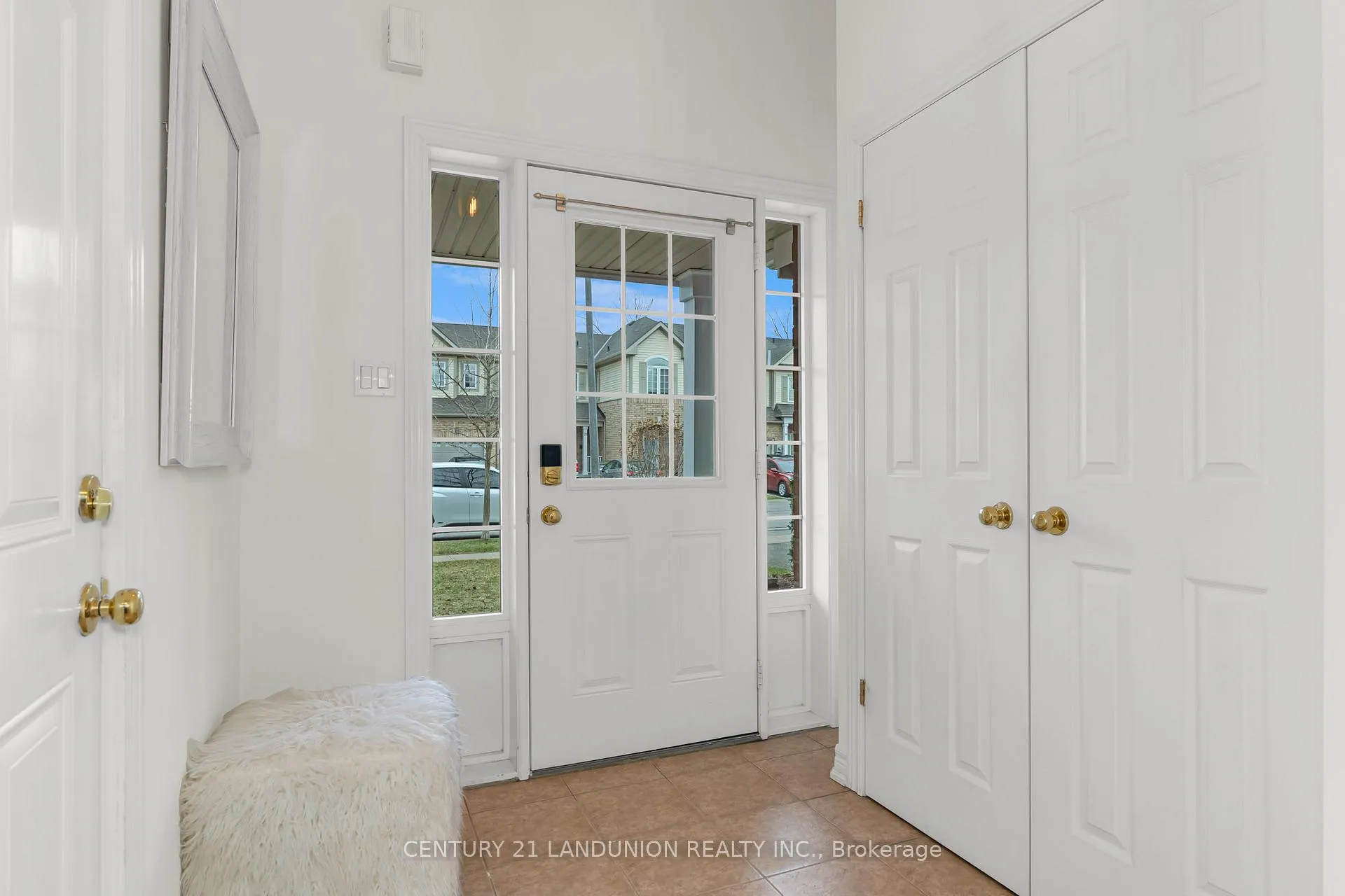 Photo 3 of 19 Chloe Street, St. Catharines, E. Chester — HOMEH