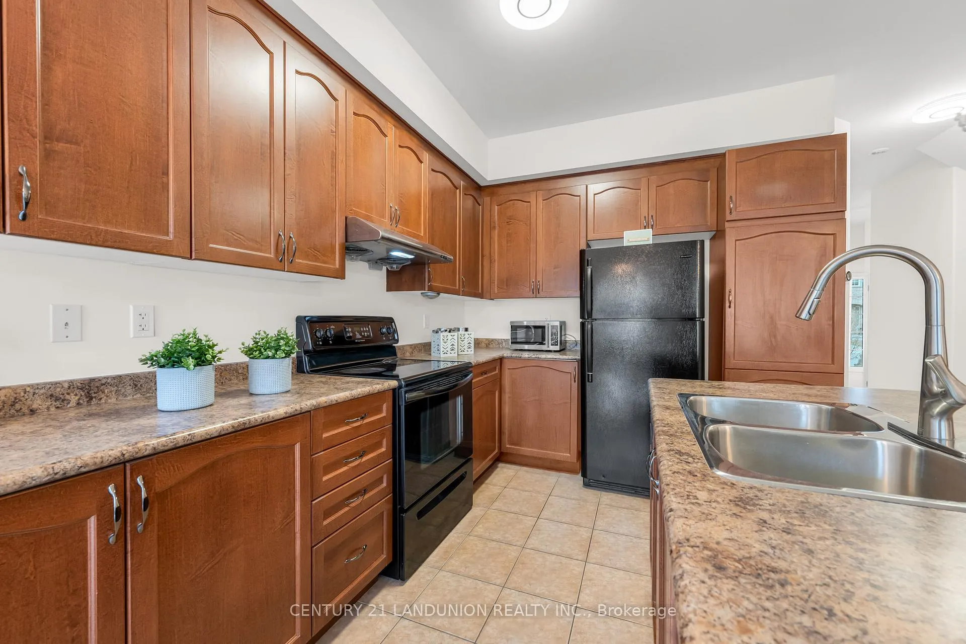 Photo 10 of 19 Chloe Street, St. Catharines, E. Chester — HOMEH