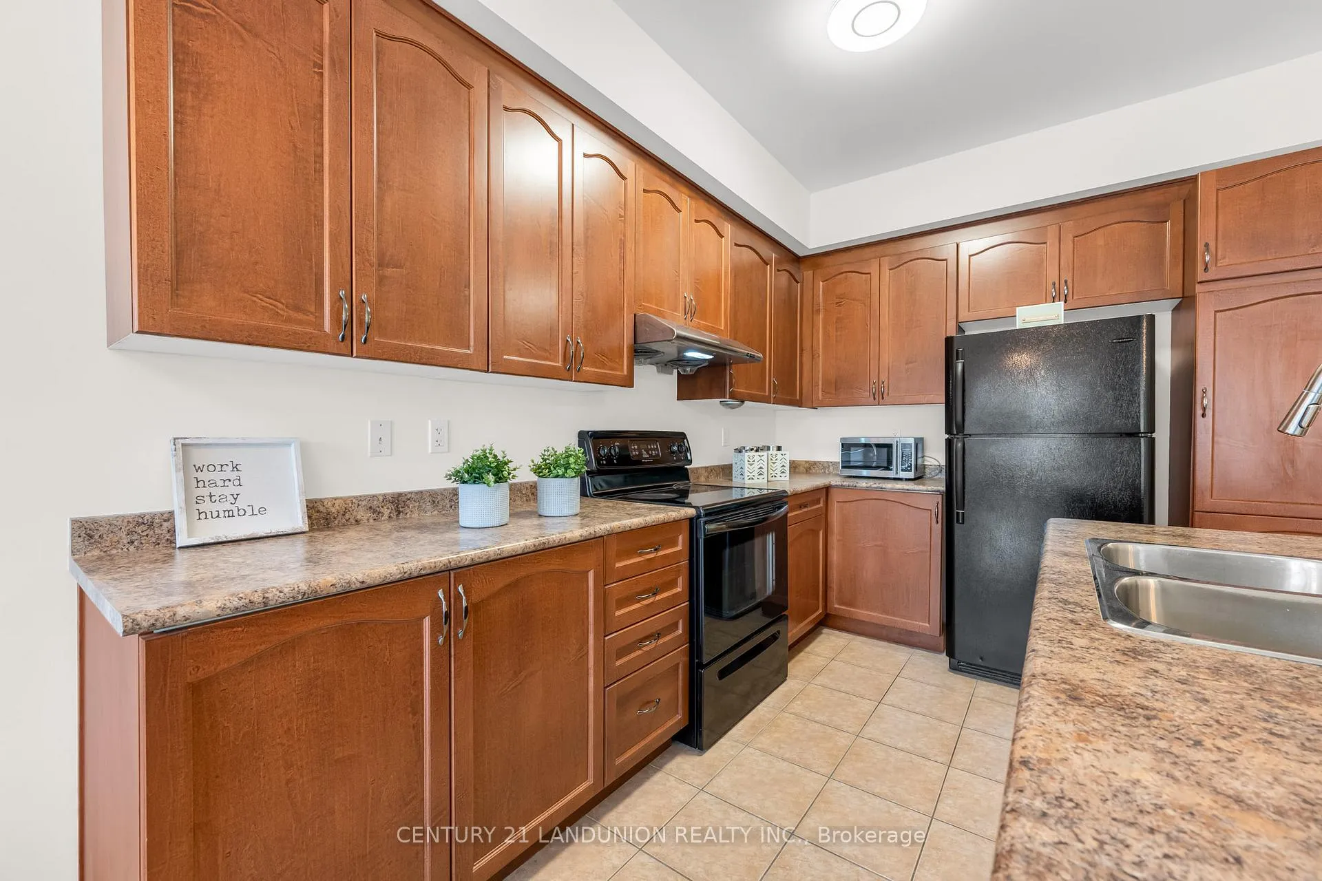 Photo 11 of 19 Chloe Street, St. Catharines, E. Chester — HOMEH