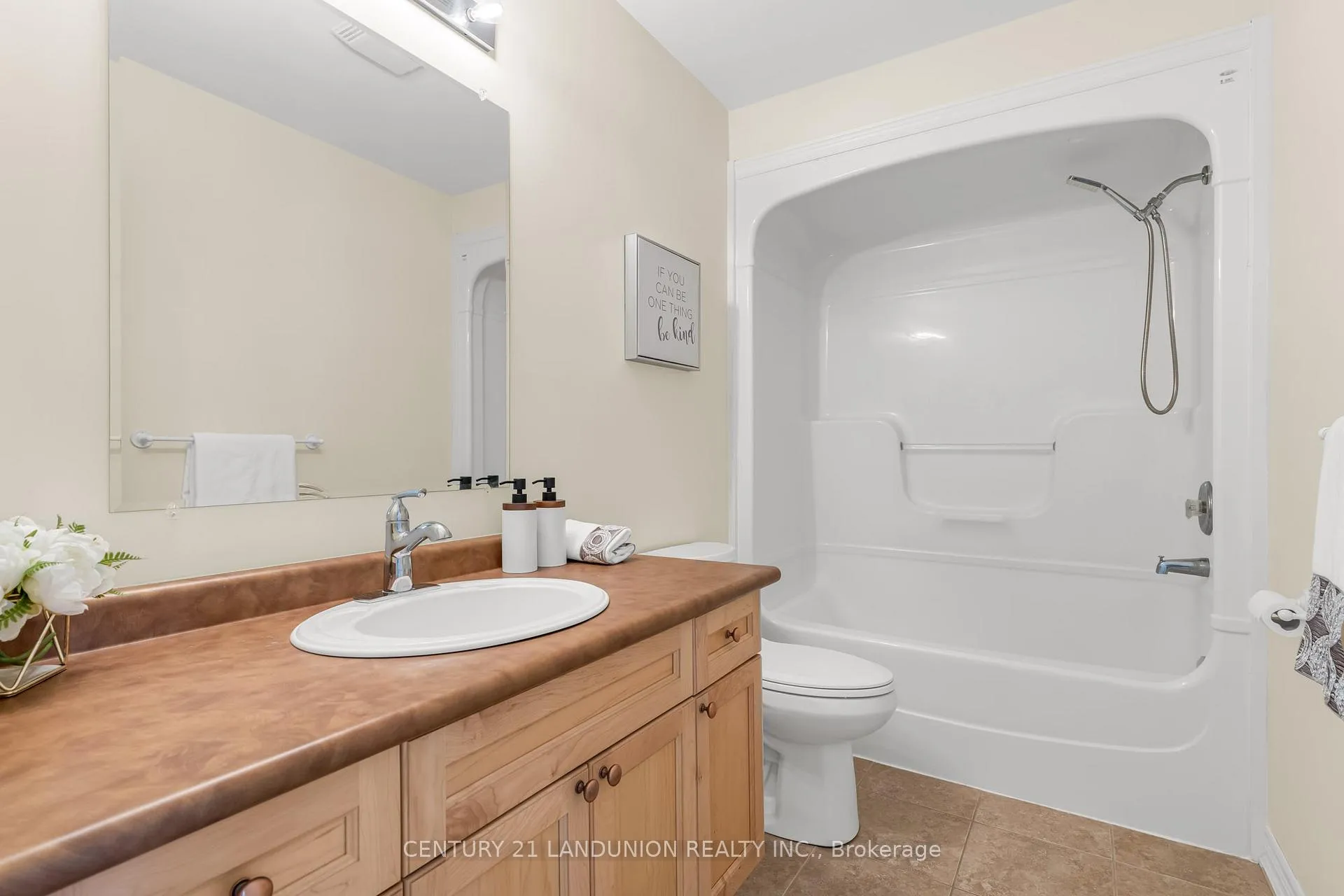 Photo 20 of 19 Chloe Street, St. Catharines, E. Chester — HOMEH