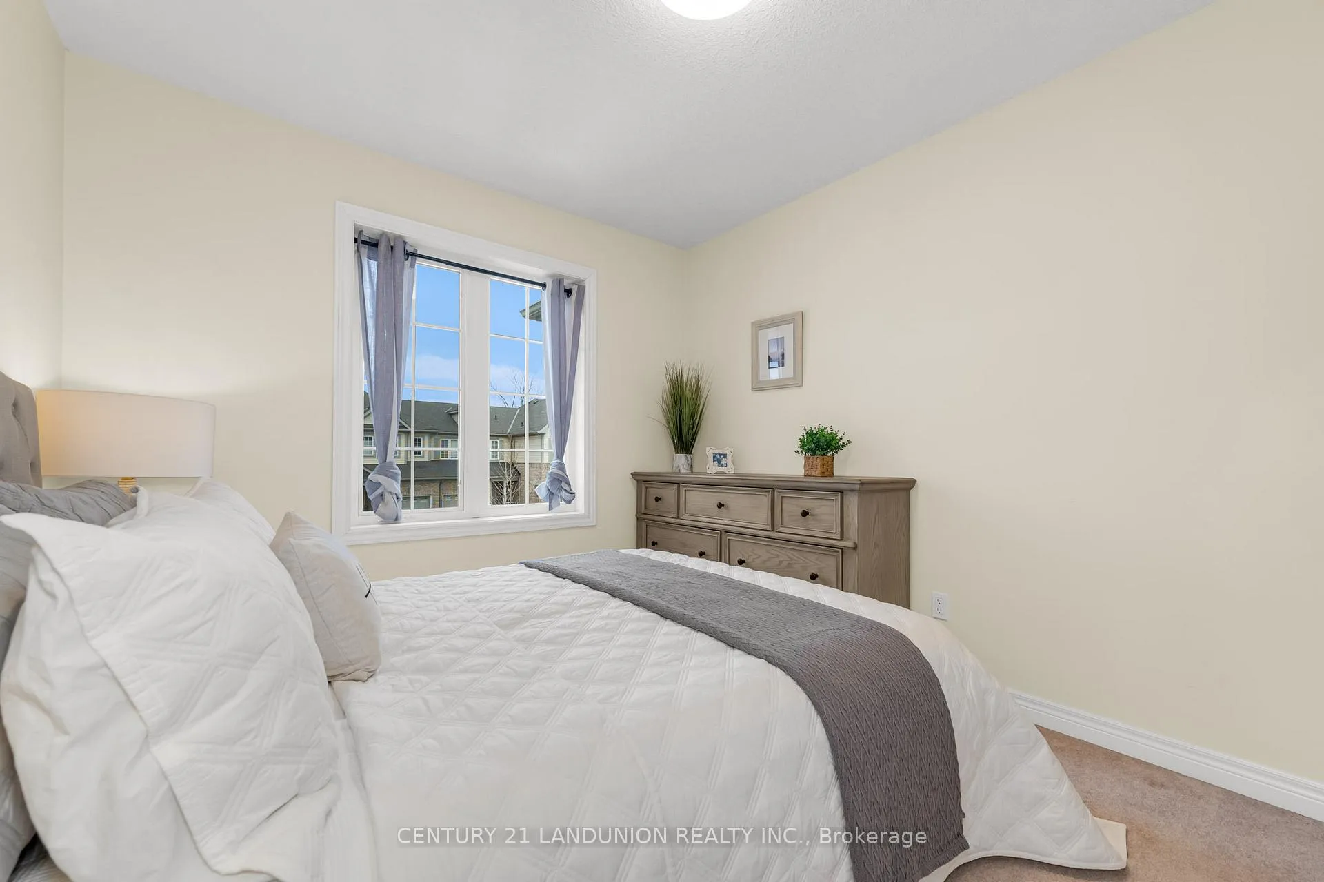 Photo 23 of 19 Chloe Street, St. Catharines, E. Chester — HOMEH